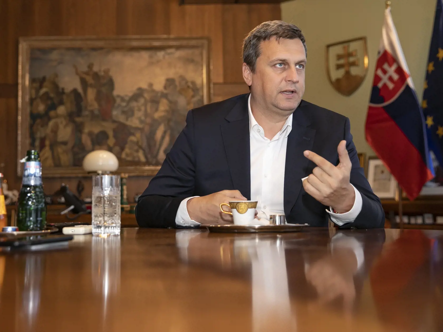 Predseda parlamentu Andrej Danko vo svojej kancelárii počas exkluzívneho rozhovoru pre Plus Jeden Deň.