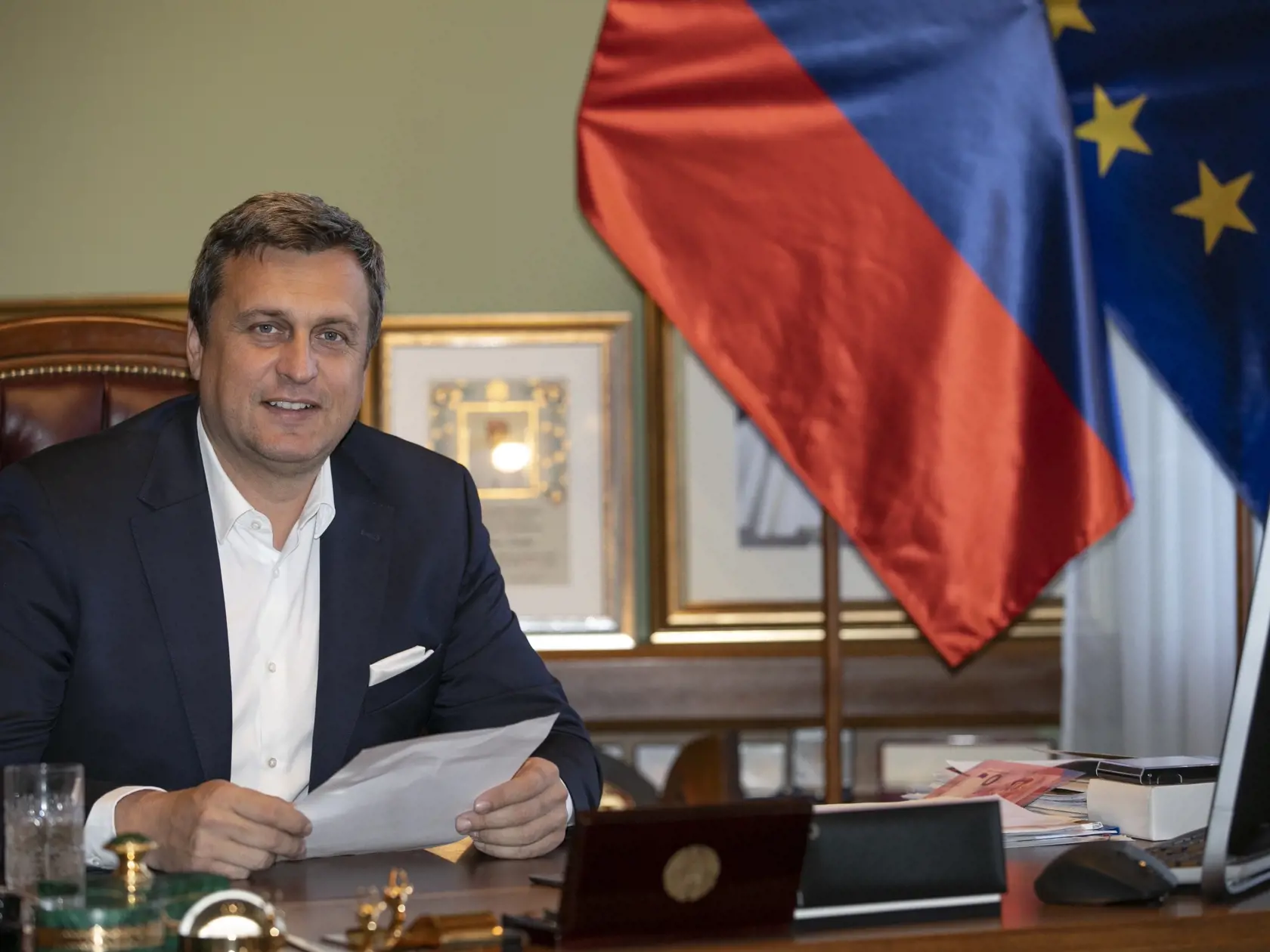 Predseda parlamentu Andrej Danko vo svojej kancelárii pred rozhovorom pre Plus Jeden Deň.
