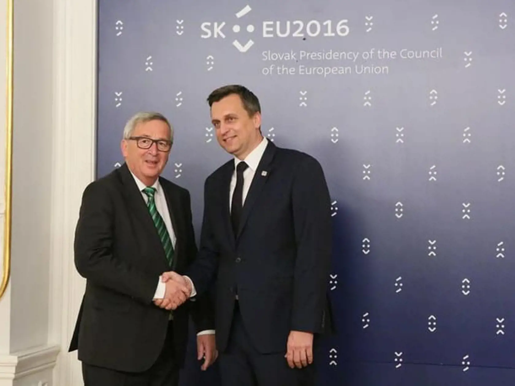 Na stretnutí s predsedom Európskej komisie Jeanom - Claudem Junckerom sa Andrej Danko zmienil aj o tom, že ako krajina si uvedomujeme zodpovednosť , ktorá s predsedníctvom prichádza a sme pripravení na každodenné plnenie aktuálnych úloh, ktorými Európa a svet žije.