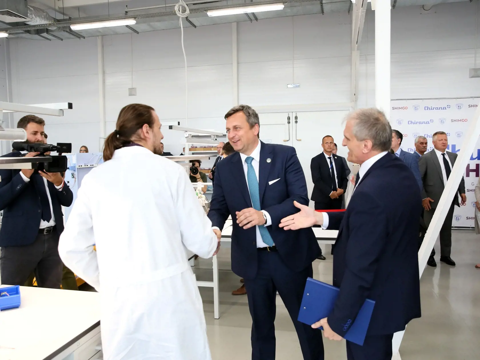 Andrej Danko otvoril dcérsku fabriku slovenskej firmy v Rusku.