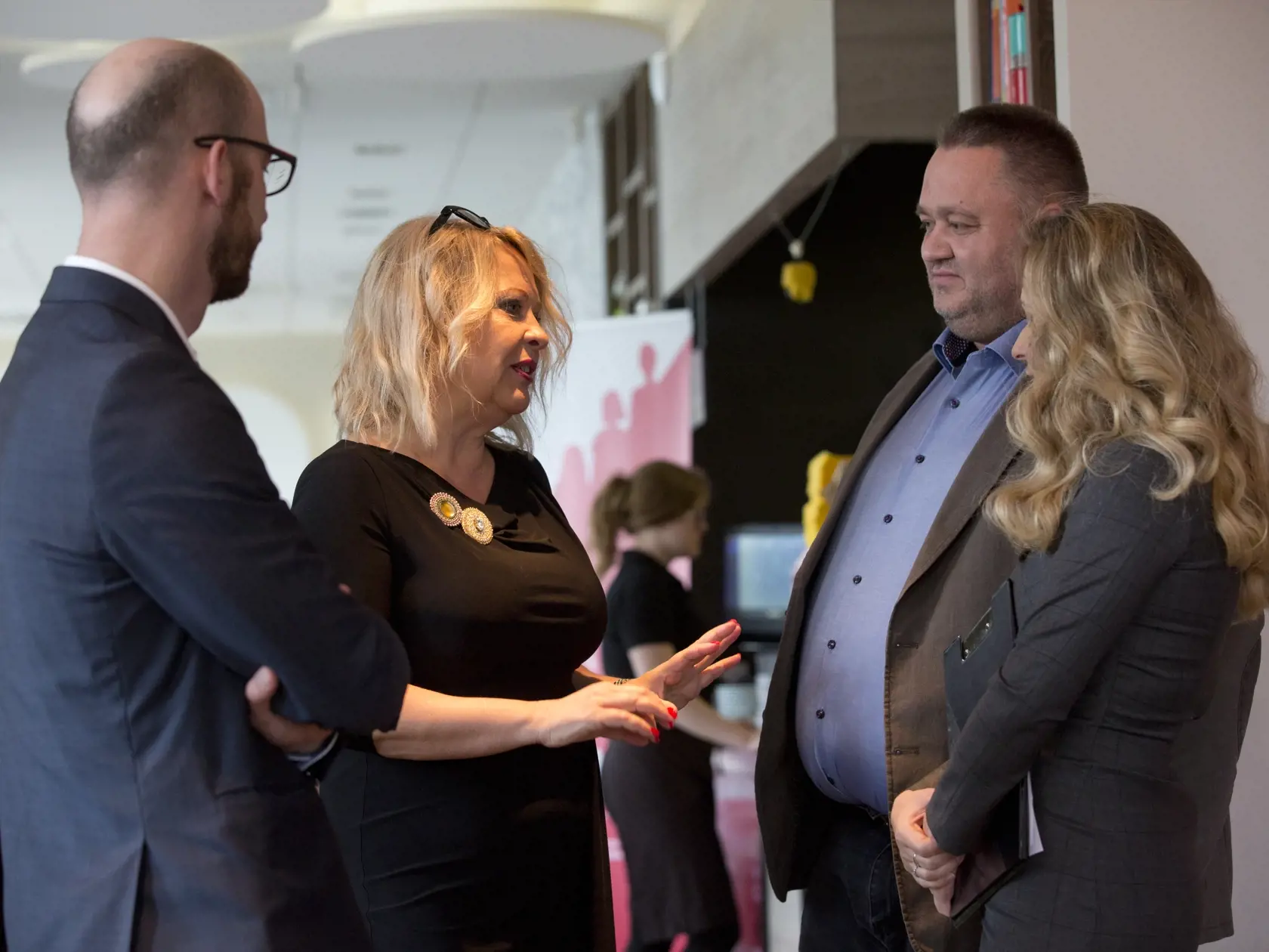Tlačová konferencie nadácie To dáš, pomoc deťom z detských domovov
Na obr.: Silvia Porubänová a Radoslav Dráb