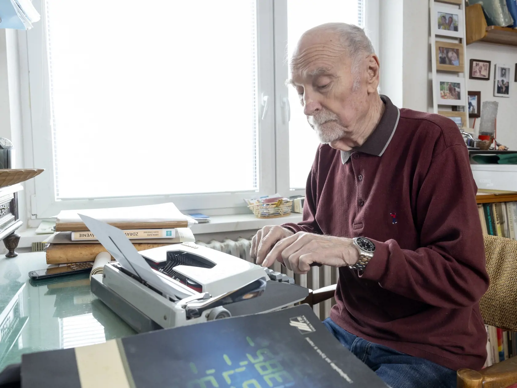 Obľúbený herec Ivan Letko sa po 25 rokoch chystá opustiť dom v Alžbetinom dvore a presťahovať sa do ústavu pre seniorov.