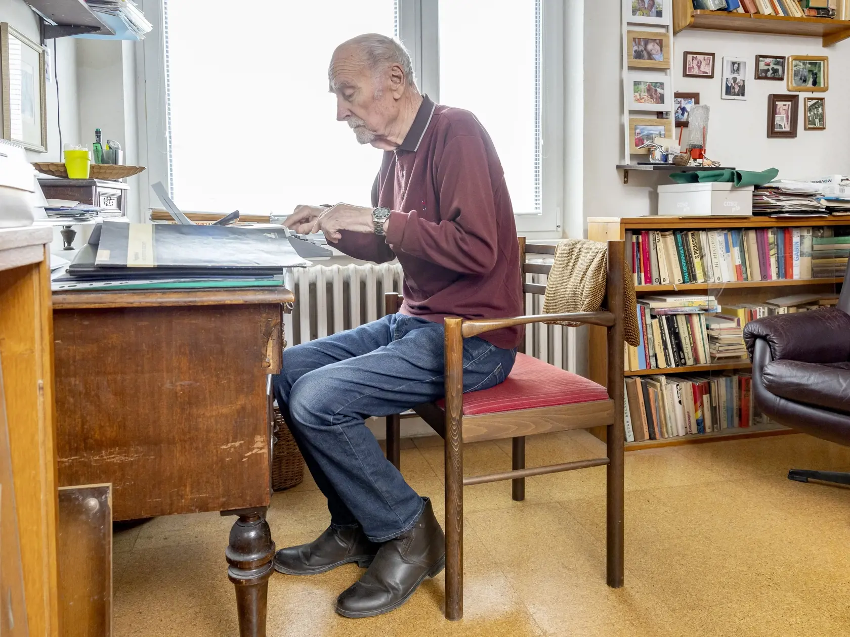 Obľúbený herec Ivan Letko sa po 25 rokoch chystá opustiť dom v Alžbetinom dvore a presťahovať sa do ústavu pre seniorov.