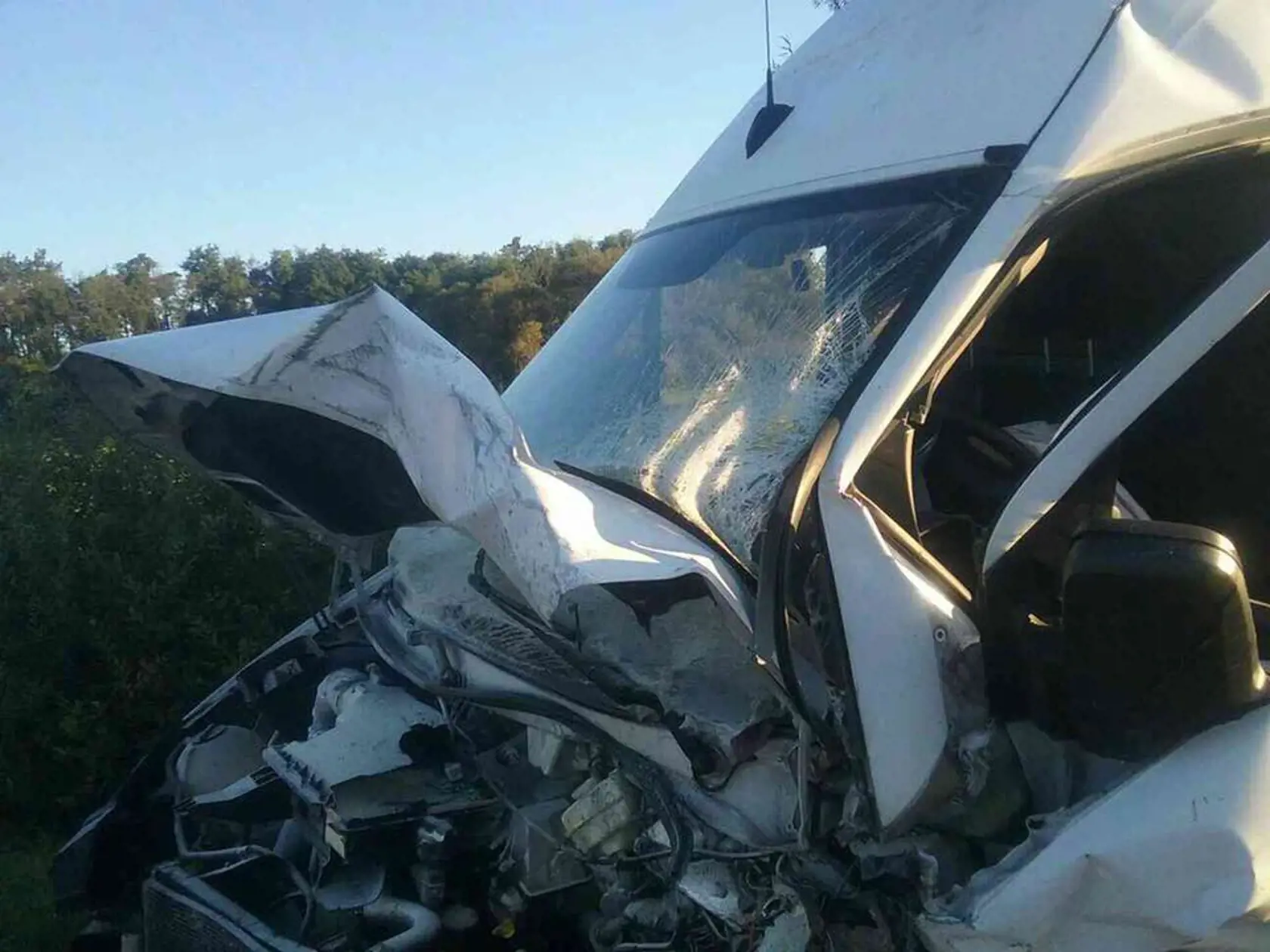 Pri tragickej dopravnej nehode v okrese Senica zasahujú hasiči.