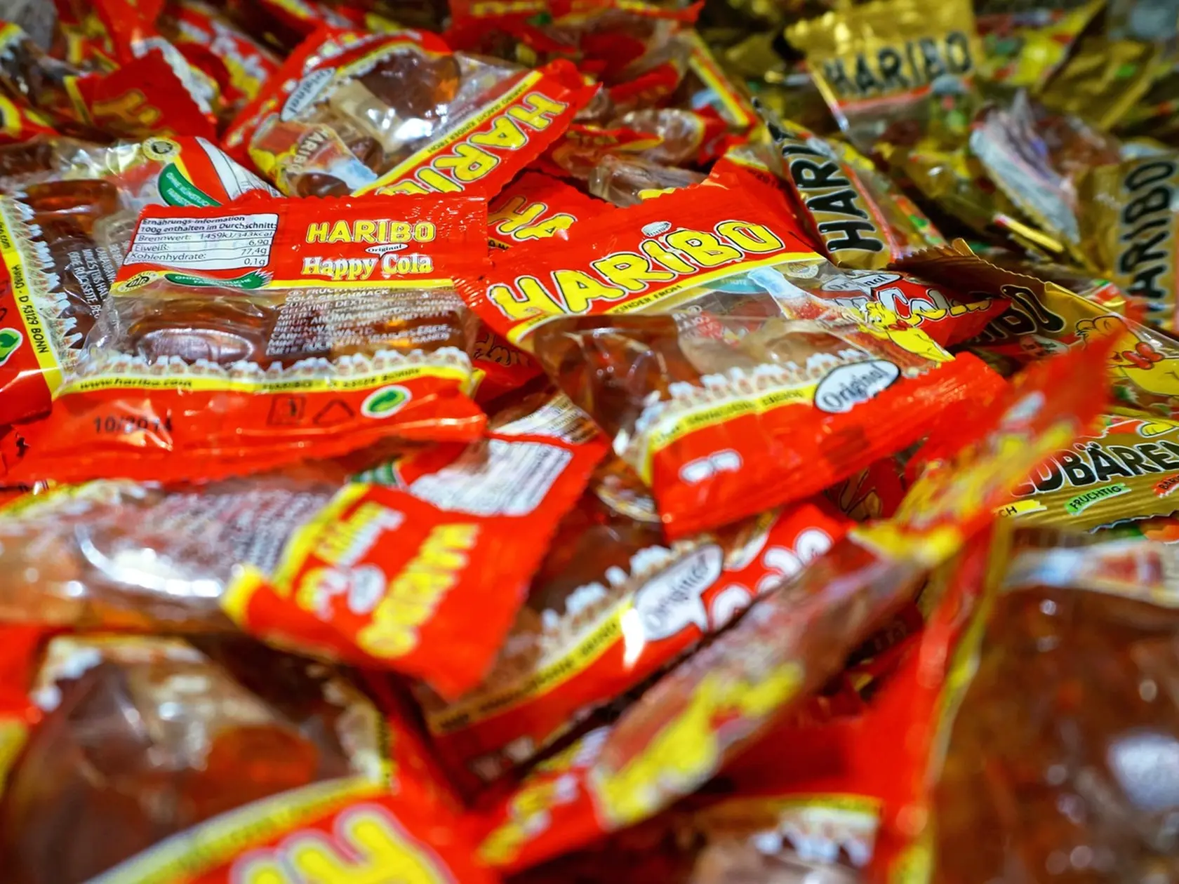 Haribo sťahuje v Holandsku z predaja cukríky Happy Cola, našli v nich konope.