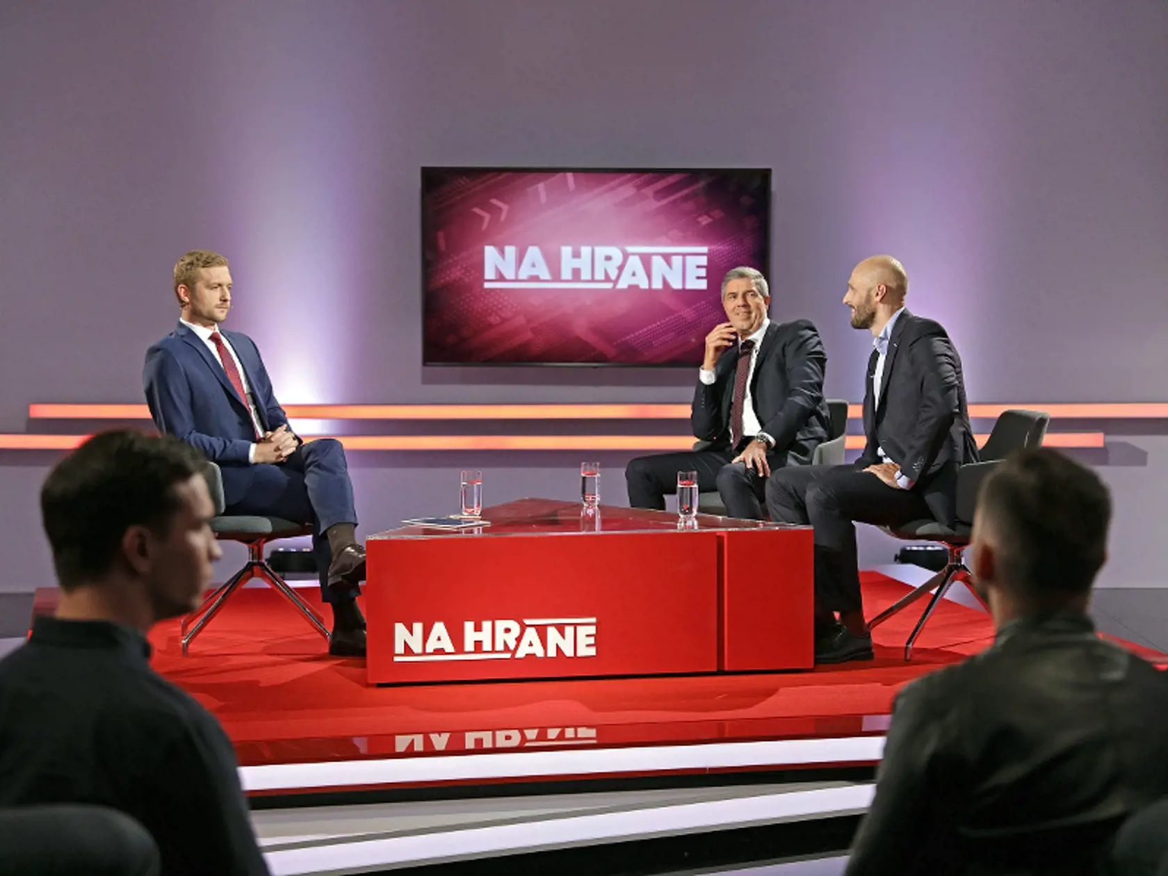 V minulosti moderoval jojkársku reláciu Na hrane.