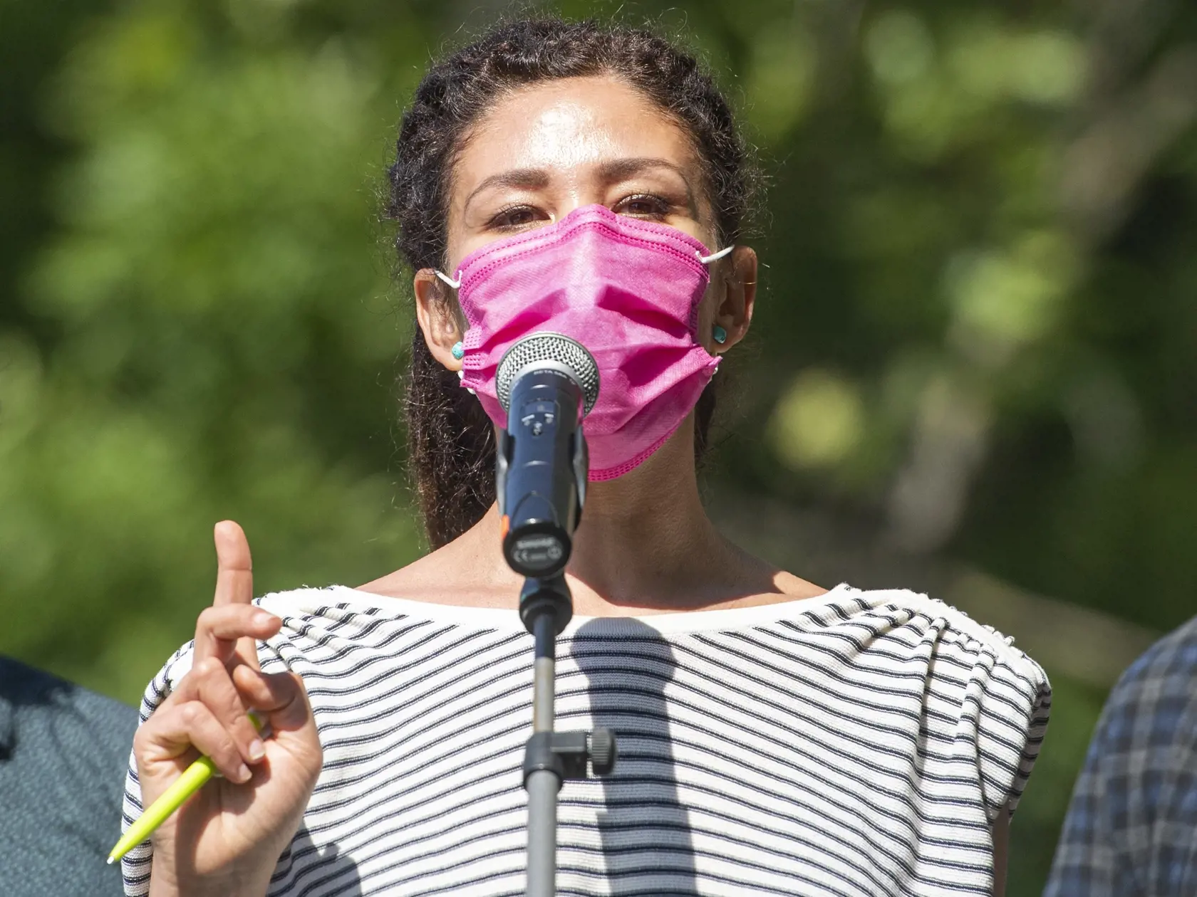 Na snímke europoslankyňa Lucia Ďuriš Nicholsonová počas tlačovej konferencie petičného výboru o Petícii za prijatie opatrení na zvýšenie bezpečnosti cyklistov a chodcov na slovenských cestách 4. júna 2021 v Bratislave. FOTO TASR - Martin Baumann