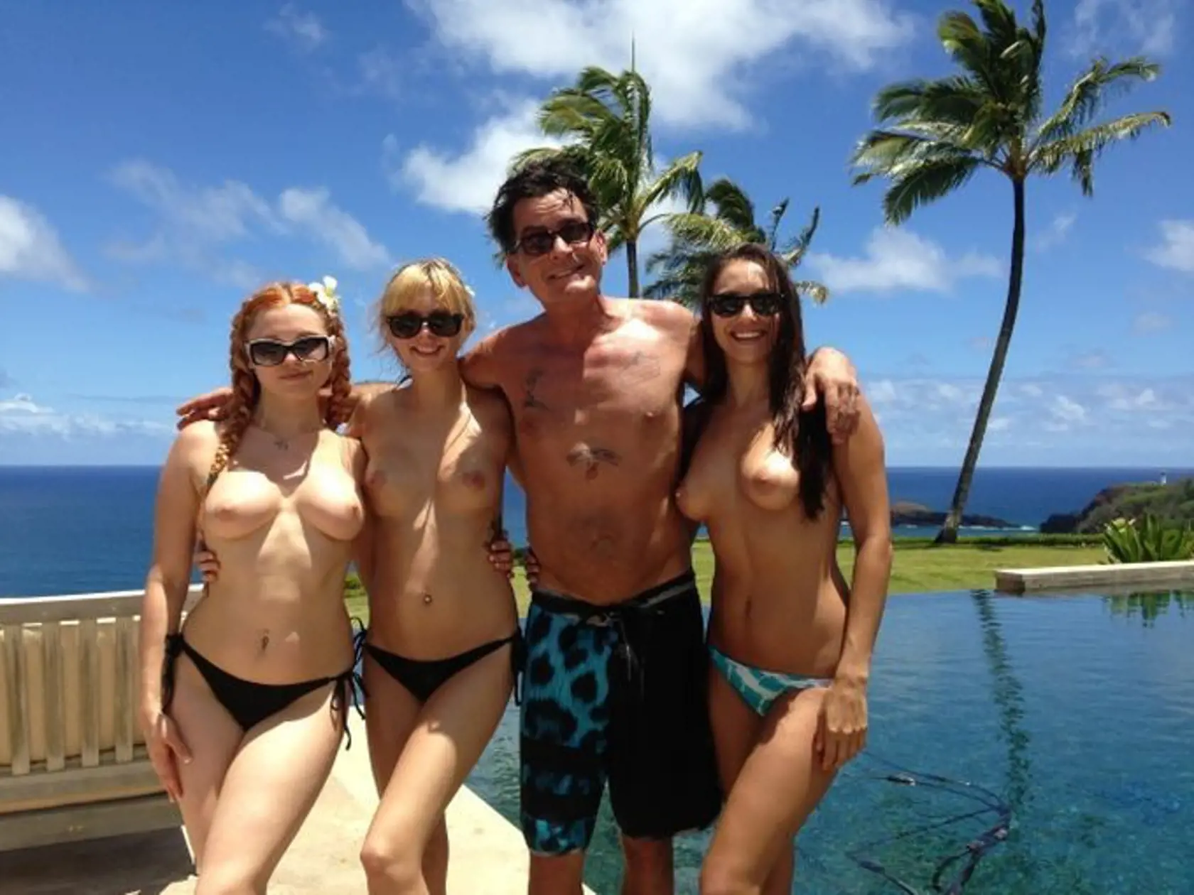 Charlie Sheen trávil dovolenku an Havaji s tromi pornohviezdami; Jayme Langford, Jana Jordan a Celeste Star.