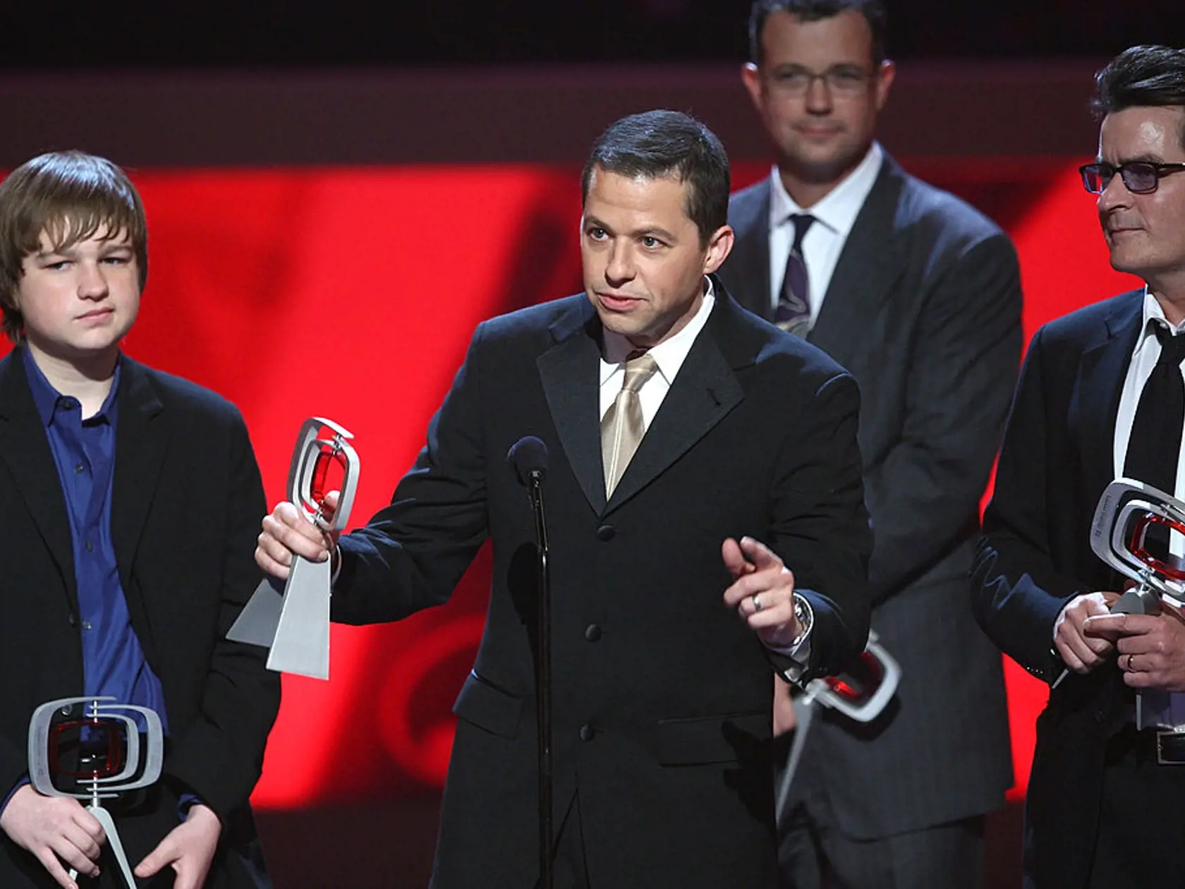 Angus T. Jones, Jon Cryer a Charlie Sheen.