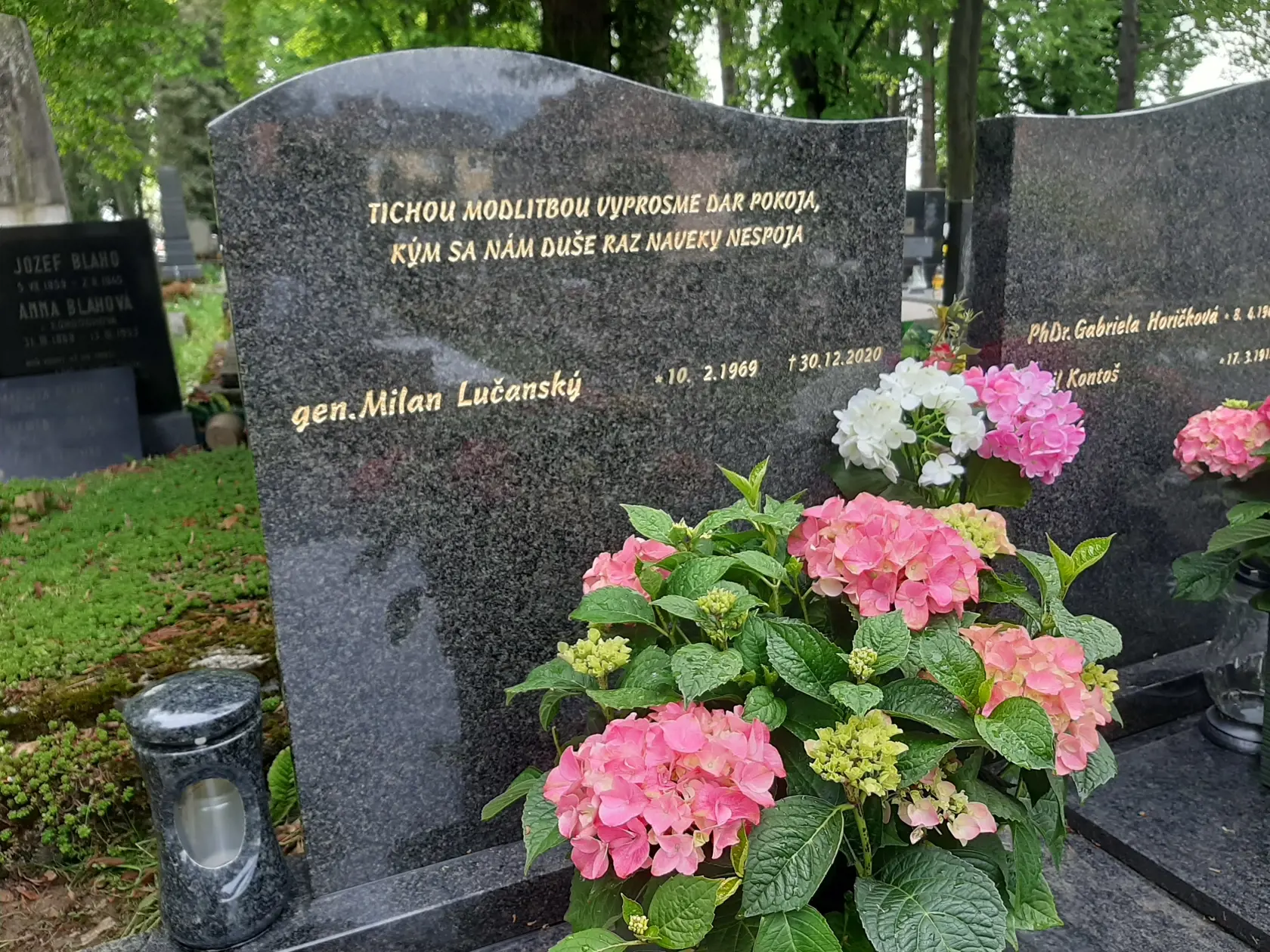 Hrob generála Milana Lučanského v Martine