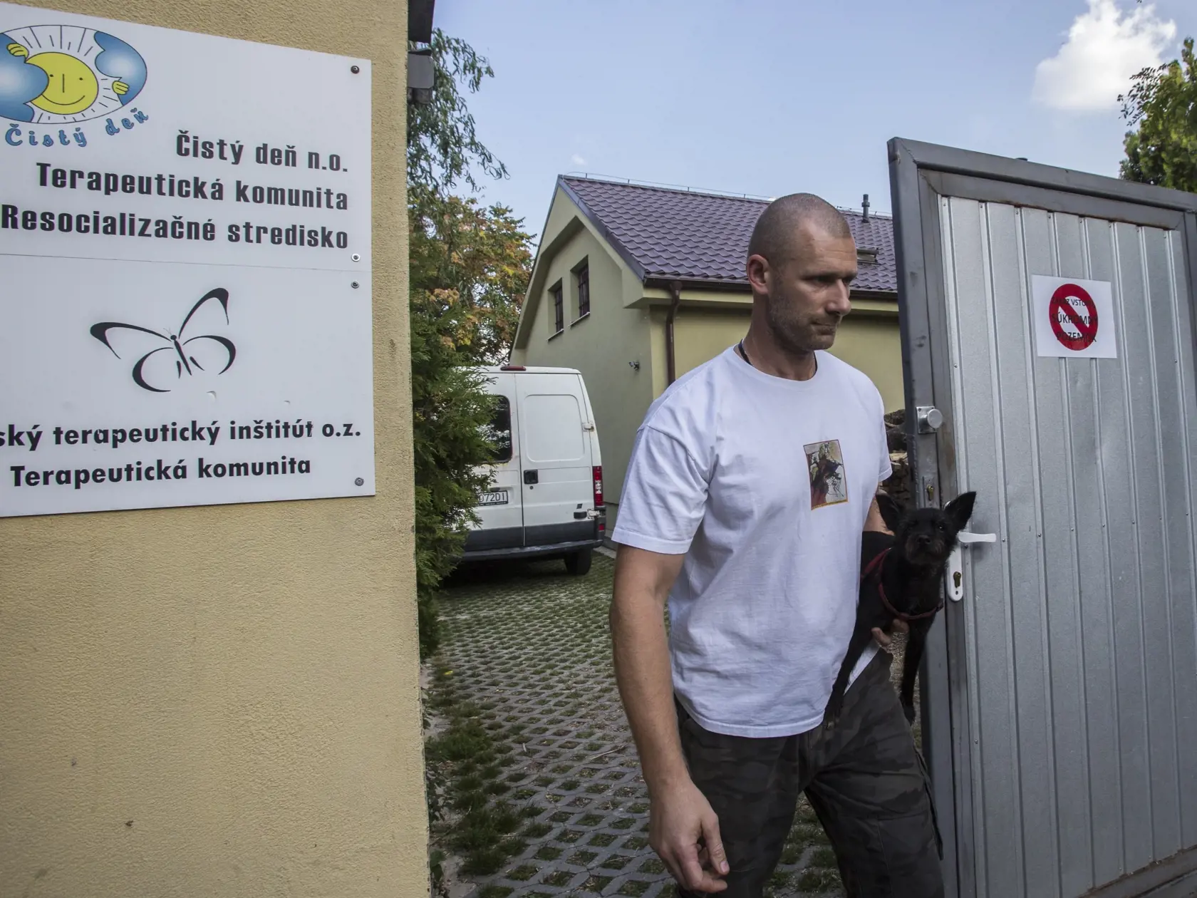 Na snimke Peter Tomanek, riaditel resocializacneho strediska Cisty den, v ktorom udajne doslo k znasilneniu jednej z klentie, pocas kontroly z Ministerstva prace, socialnych veci a rodiny.