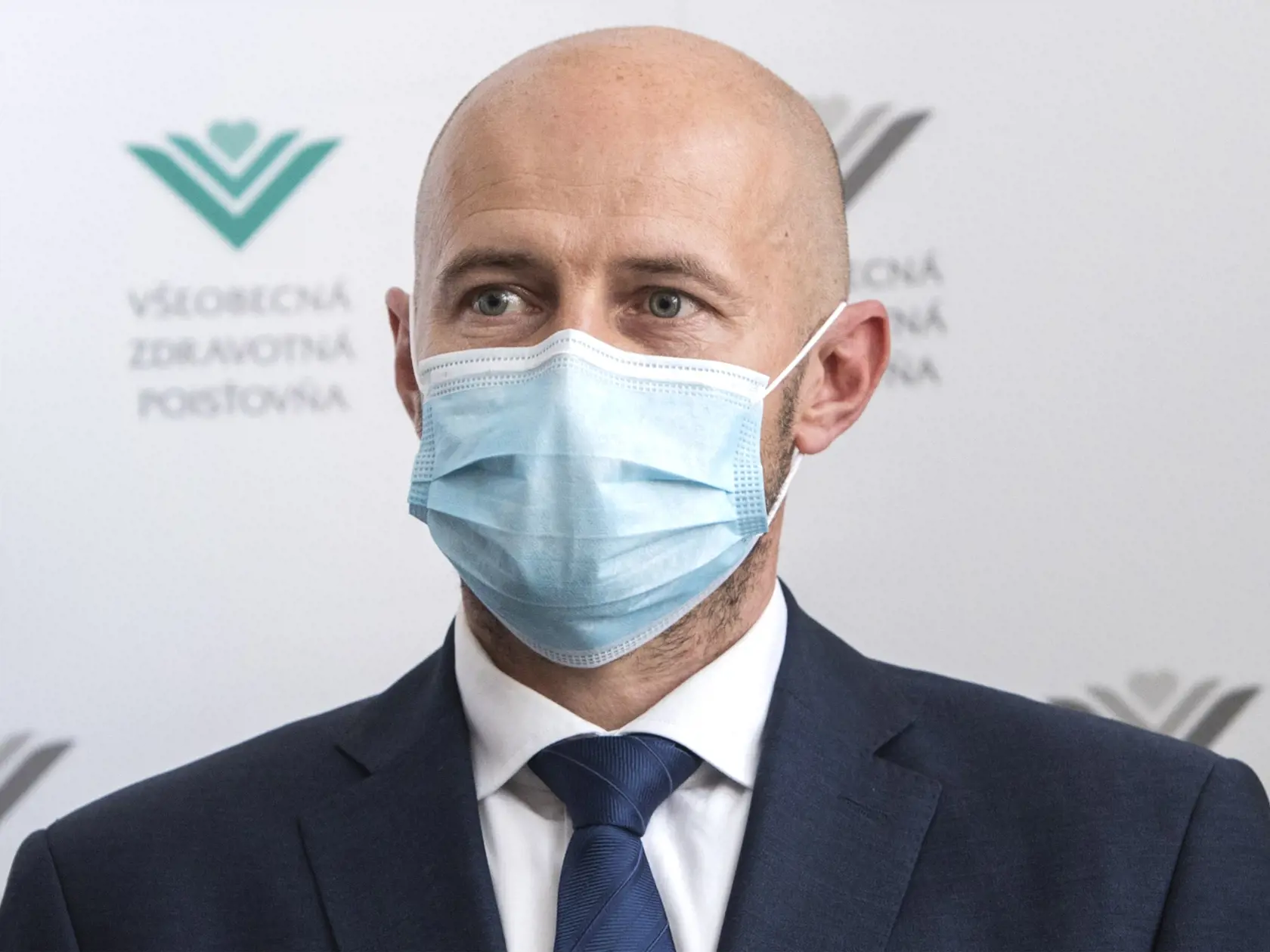 Na snímke nový generálny riaditeľ Všeobecnej zdravotnej poisťovne (VŠZP) Richard Strapko  počas brífingu s novinármi 6. mája 2020 v Bratislave. FOTO TASR - Martin Baumann