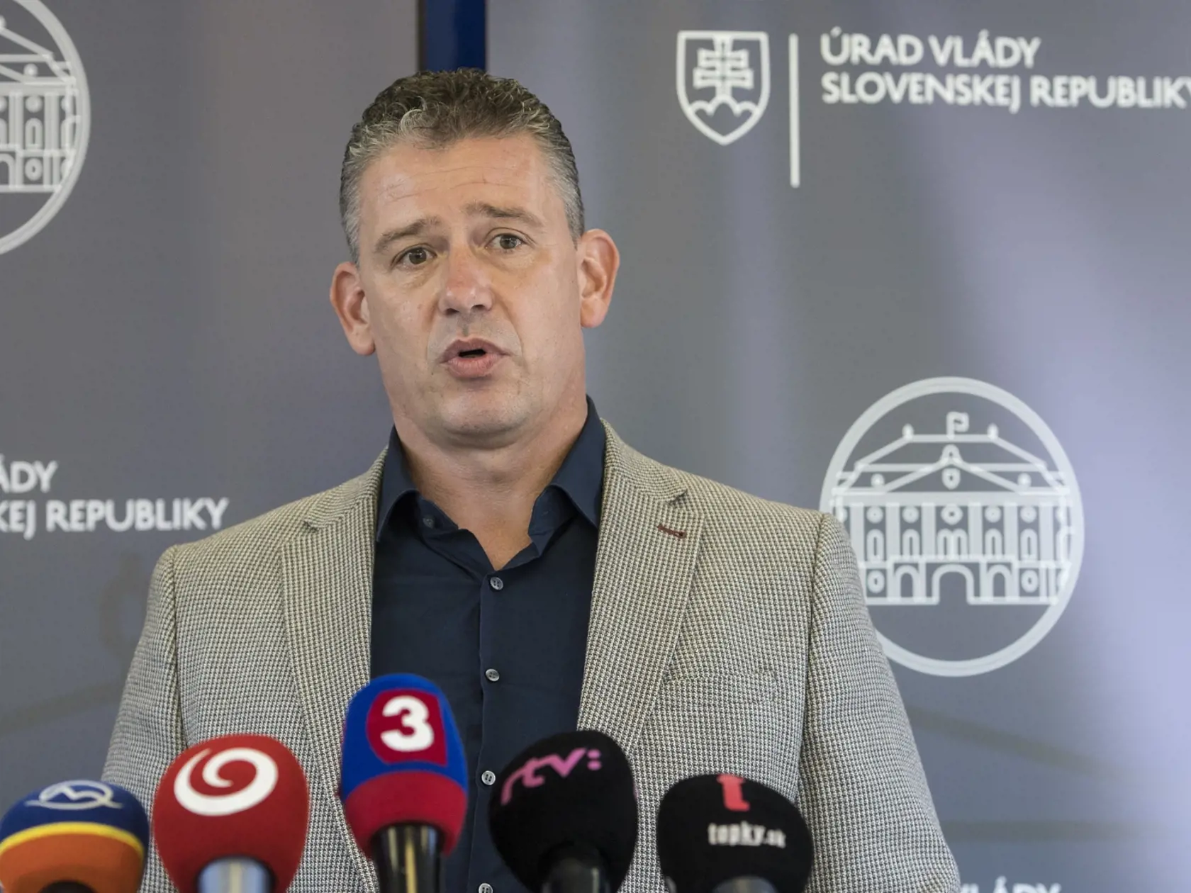 Na snímke minister vnútra SR Roman Mikulec (OĽaNO) počas brífingu s novinármi po zasadnutí Ústredného krízového štábu v súvislosti s vývojom situácie ohľadom nového koronavírusu 14. júla 2020 v Bratislave. FOTO TASR - Martin  Baumann