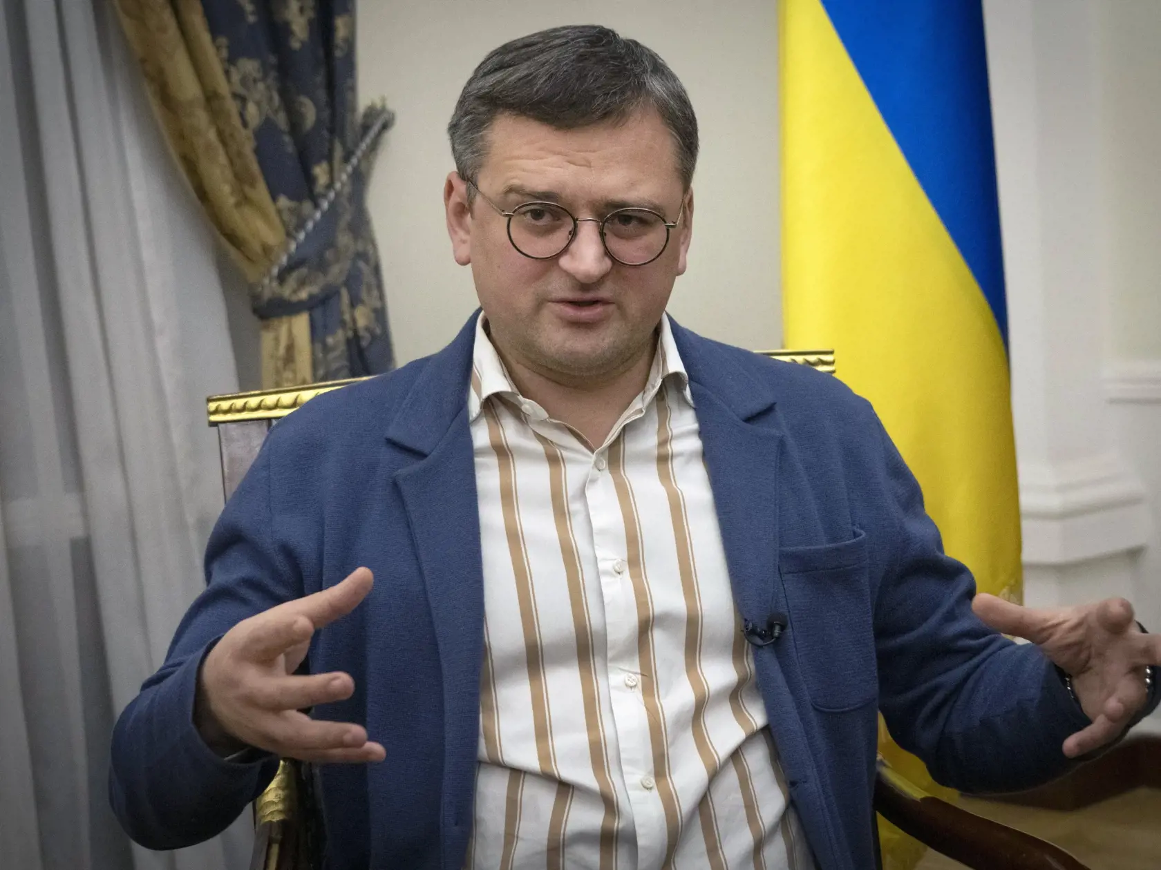 Ukrajinský minister zahraničných vecí Dmytro Kuleba počas rozhovoru pre agentúru  Associated Press 26. decembra 2022 v Kyjeve.