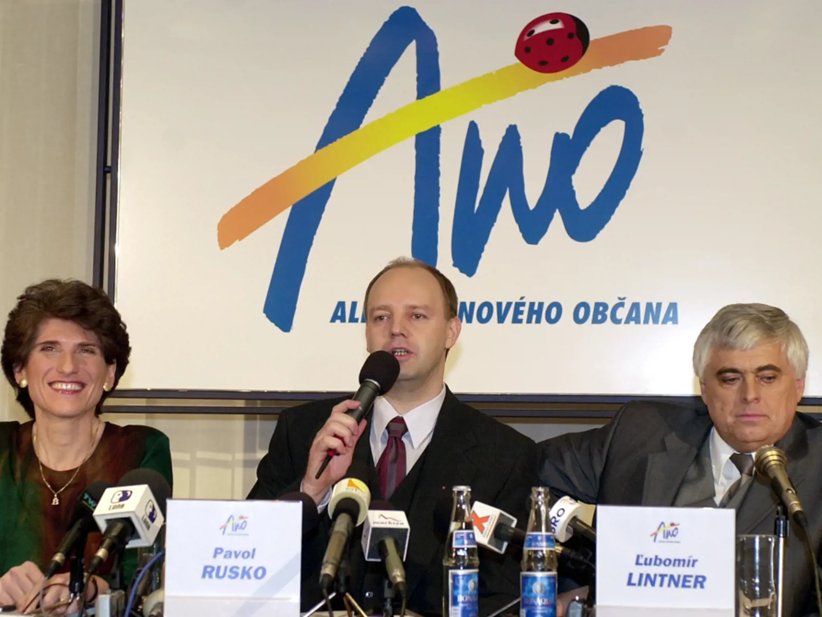V apríli 2001 založil Alianciu Nového Občana (ANO). Aj vďaka podpore ANO na Markíze sa dostal do parlamentu a bol aj súčasťou vlády Slovenskej republiky.