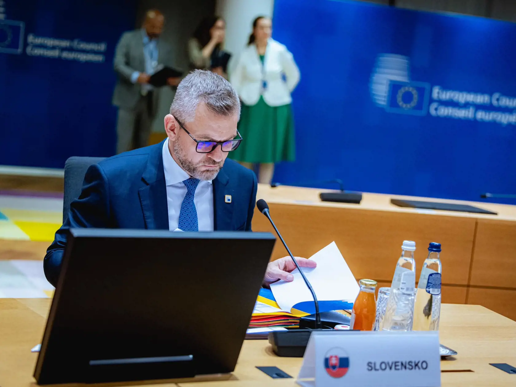 Peter Pellegrini nosí okuliare už dlhší čas. Teraz sa k nemu pridal aj Andrej Danko, ktorý zvolil veľmi podobný štýl. Čo na zmenu jeho imidžu hovoríte?