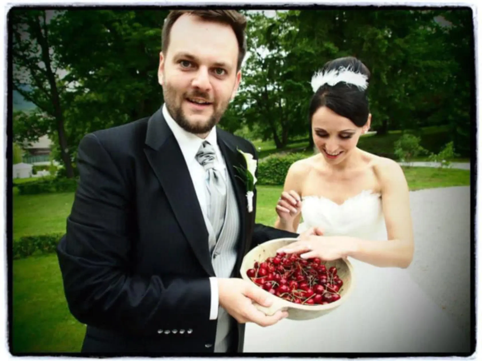 V roku 2012 sa oženil - jeho manželka sa volá Antónia. 