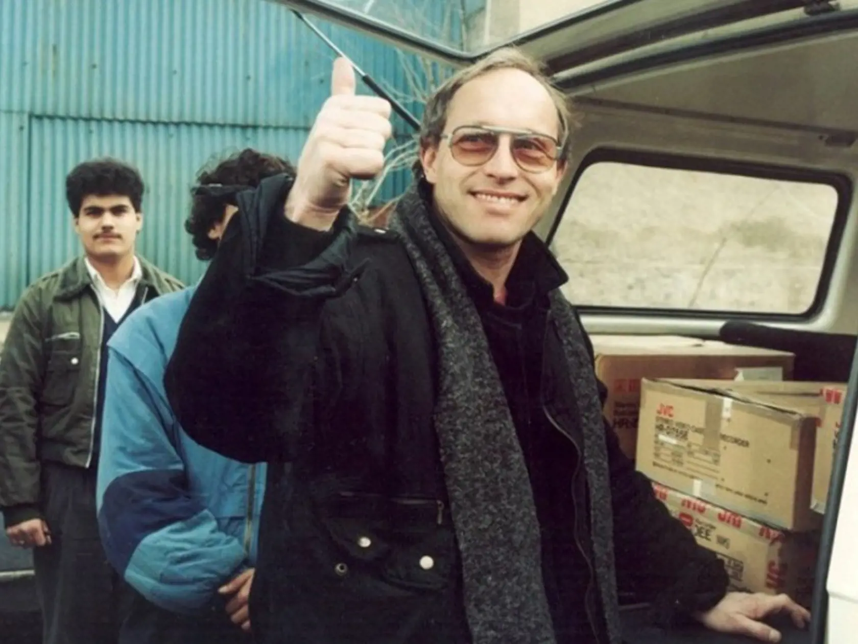 Je snáď jediným z filmových vekslákov, ktorému sa vyhýbajú tragédie. Ani jeho život, ale nie je prechádzka ružovou záhradou. Trápi ho, že po Slepejšovi už žiadnou väčšiu filmovú a  ani televíznu rolu nedostal. V súčasnej dobe  je na voľnej nohe. V osobnom živote sa mu ale darí. Je ženatý, má tri deti a päť vnúčat. 