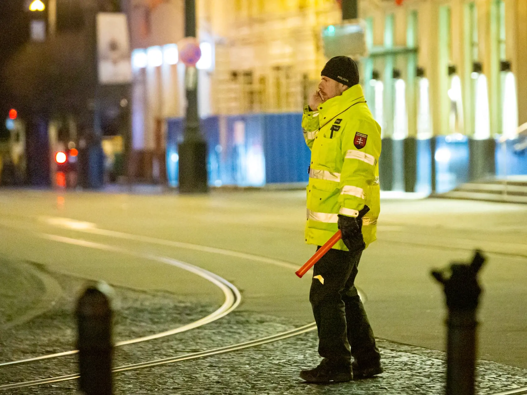 Na snímke historická budova SND v ktorej sa konal jubilejný 20. ročník Plesu v opere. O poriadok v okolí sa starala polícia.