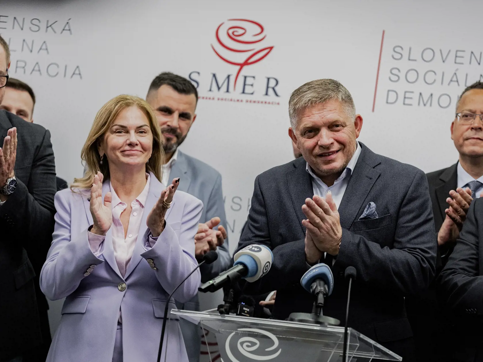 Na snímke Monika Beňová, Robert Fico a Ľuboš Blaha počas tlačovej konferencia strany Smer - slovenská sociálna demokracia po skončení predčasných parlamentných volieb.