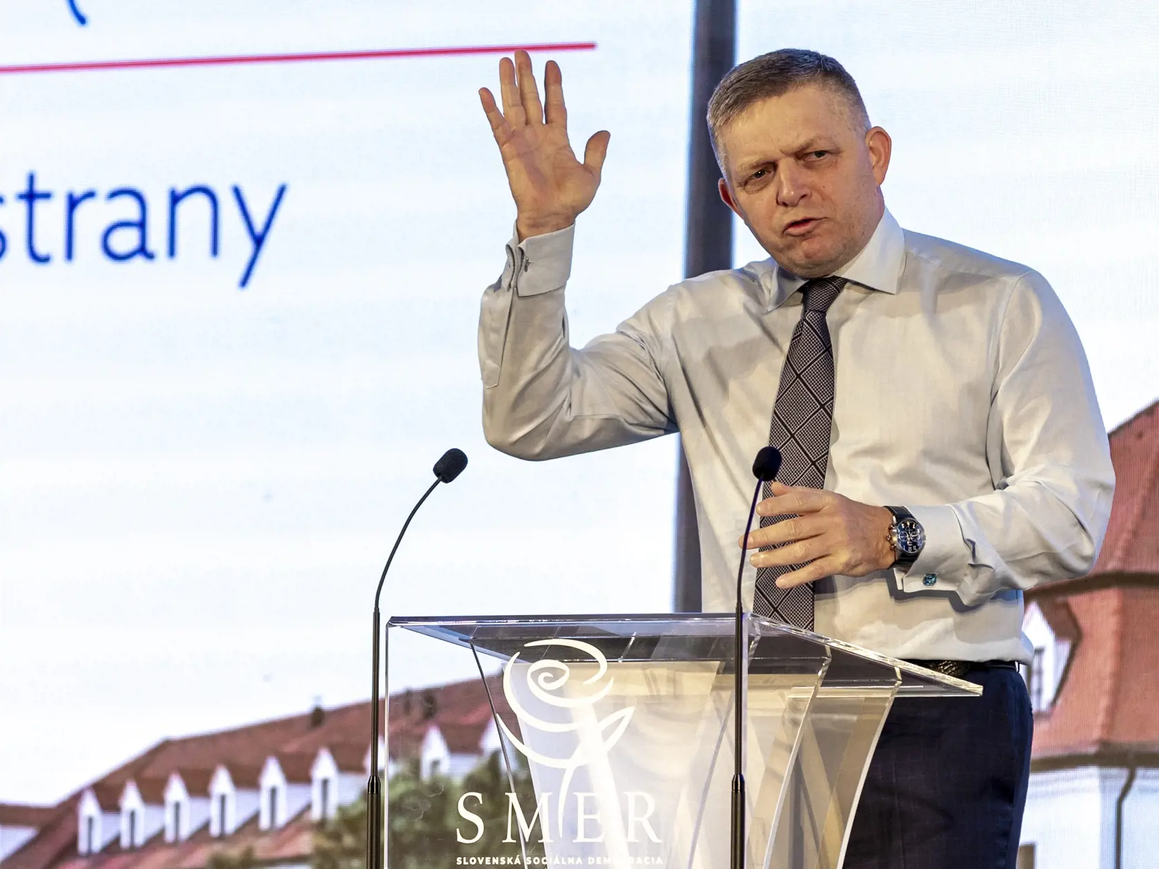 V Zimnej jazdiarni Bratislavského hradu  sa uskutočnil snem politickej strany Smer SD. Na snímke je Robert Fico. 