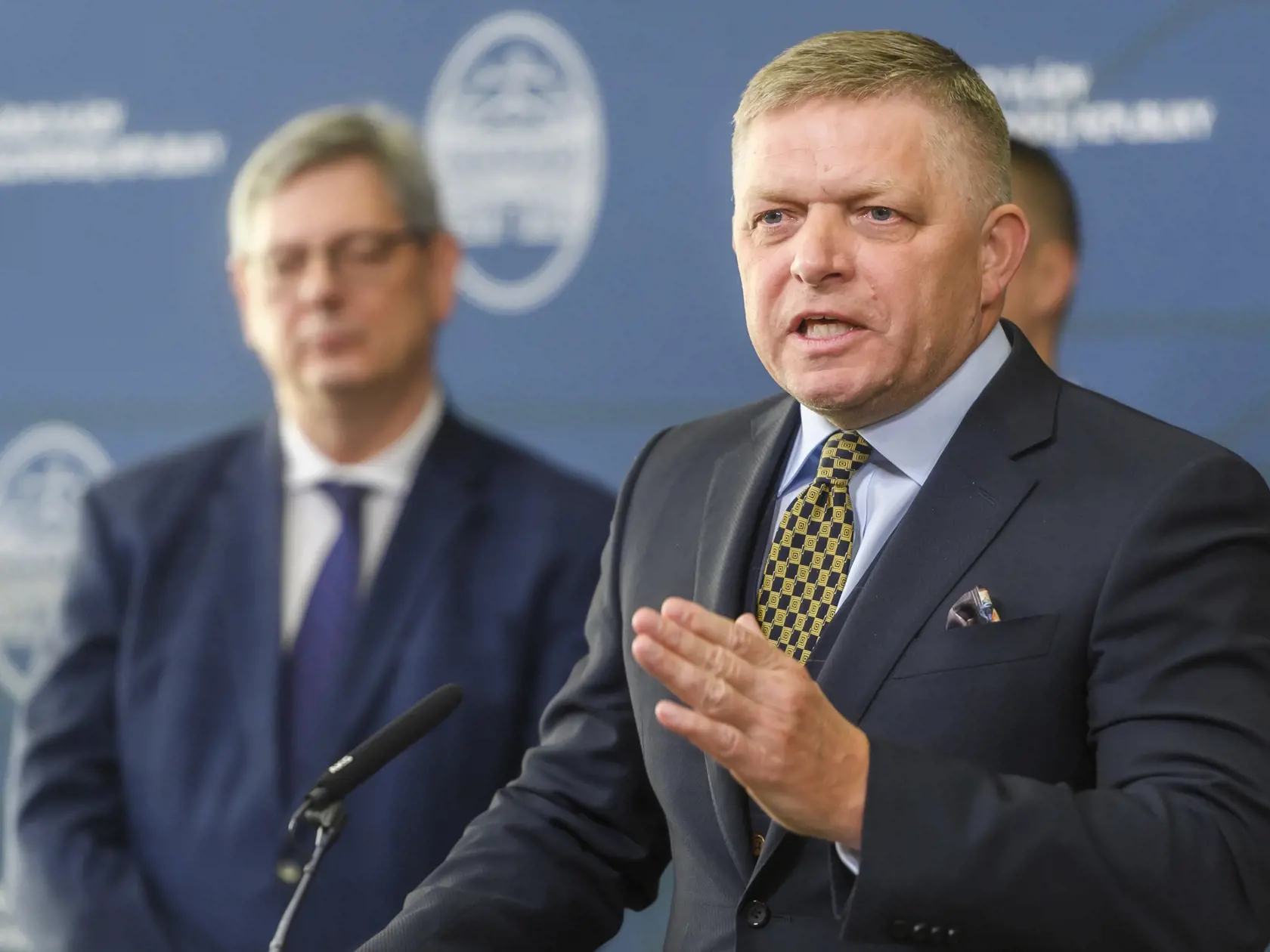 Na snímke zľava minister spravodlivosti SR Boris Susko (Smer-SD) a  predseda vlády SR Robert Fico (Smer-SD) počas tlačovej konferencie na tému: Prečo tak Matovič a celá opozícia kričia za záchranu Lipšica v Bratislave 10. januára 2024. FOTO TASR - Jaroslav Novák	
 