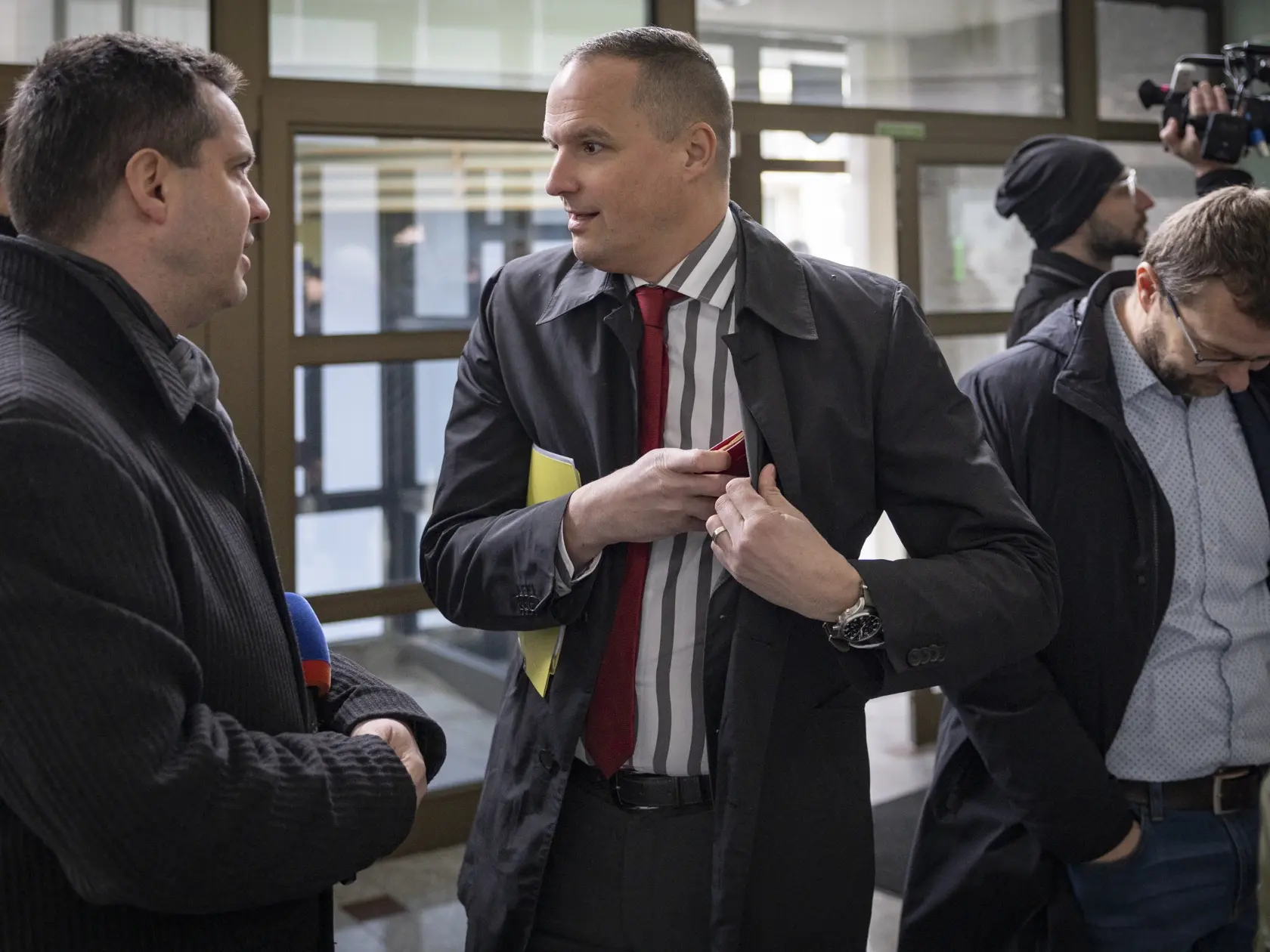 David Lindtner, ktorý dnes pôsobí ako poradca premiéra aj ministra spravodlivosti, považoval sudkyňu Záleskú za zaujatú. Tvrdil, že nie je objektívna, pretože sa verejne vyjadrovala na adresu sudcov, ktorí boli zadržaní v kauzách Búrka a Víchrica, medzi ktorých patril aj on.