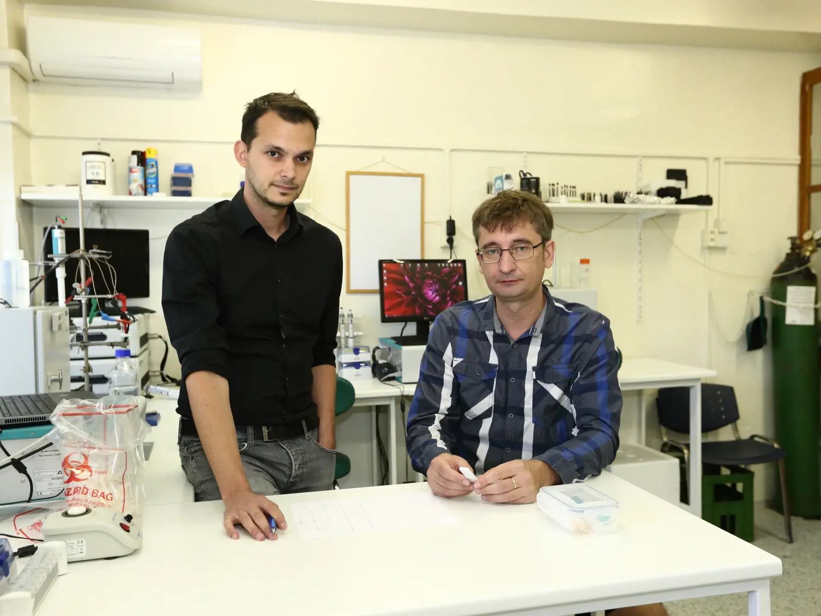 Tomáš Bertók a Ján Tkáč (zľava) už majú dva patenty na testy.