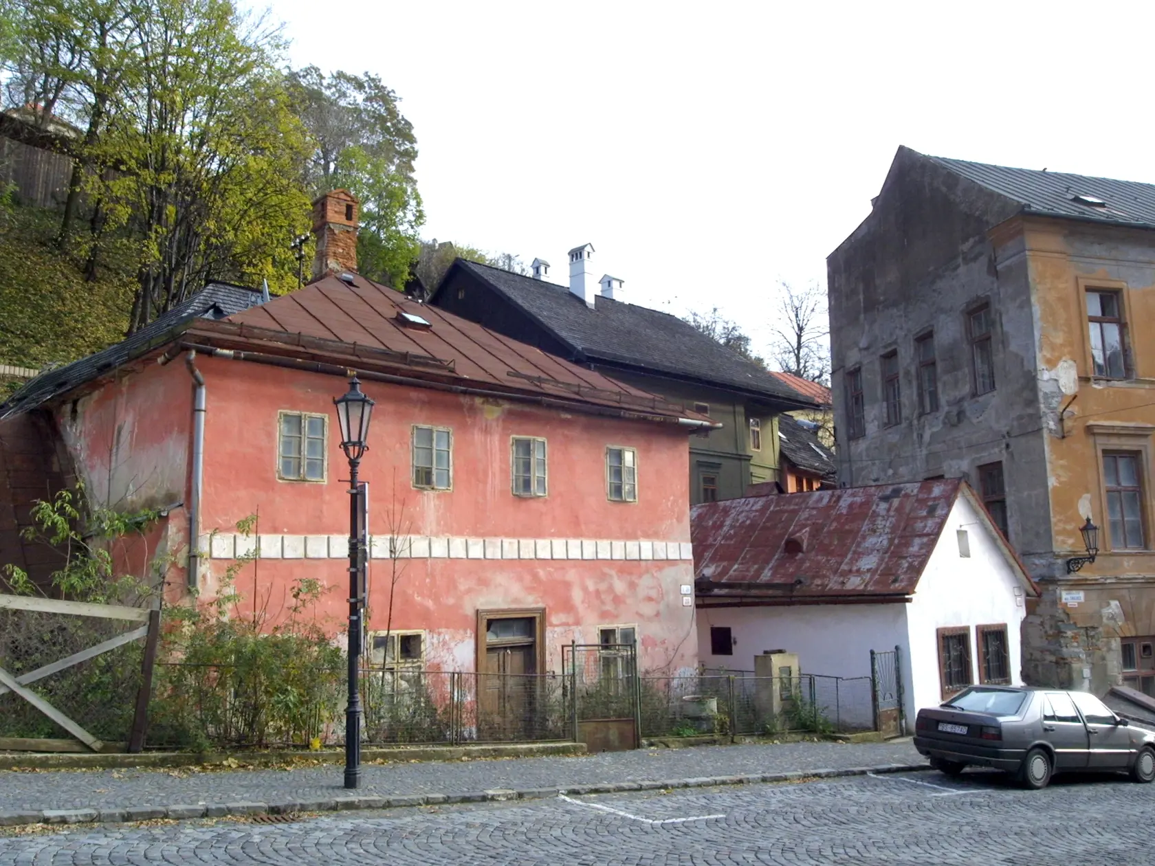 Takto vyzerali nehnuteľnosti Rezešovcovv minulosti.