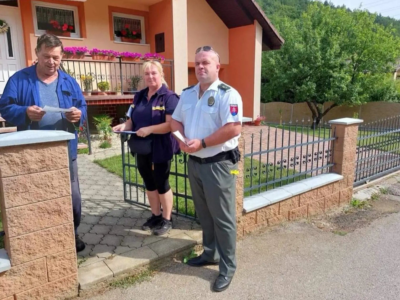 Polícia pri preventívnych akciách spolupracuje aj s poštármi.
