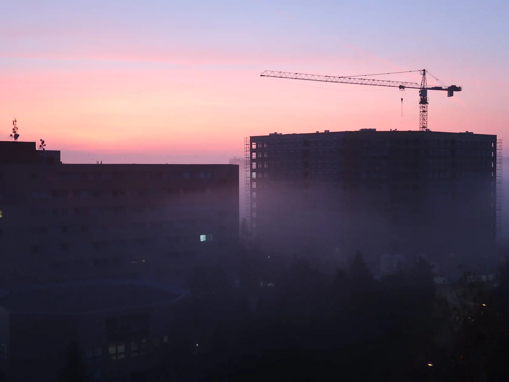 Na snímke hmlisté jesenné ráno v Poprade vo štvrtok 10. novembra 2022. FOTO TASR - Adriána Hudecová       