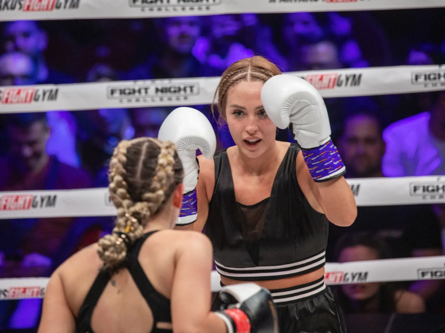 Speváčka Dominika Mirgová si to rozdala v ringu s mladou raperkou Aless.