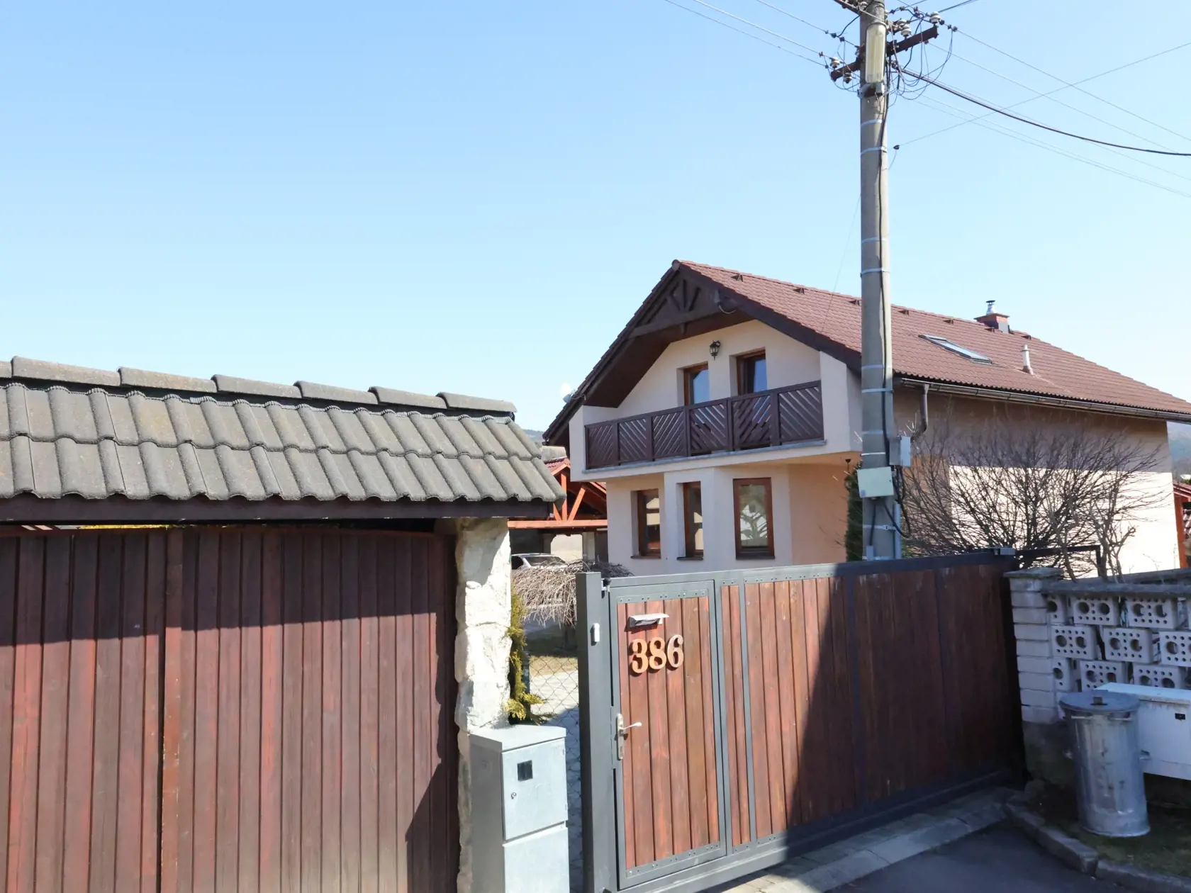 Dom Libiakovcov je v okrajovej časti obce. Práve odtiaľ je len na skok k rieke Slatine, kde videli Štefana naposledy.
