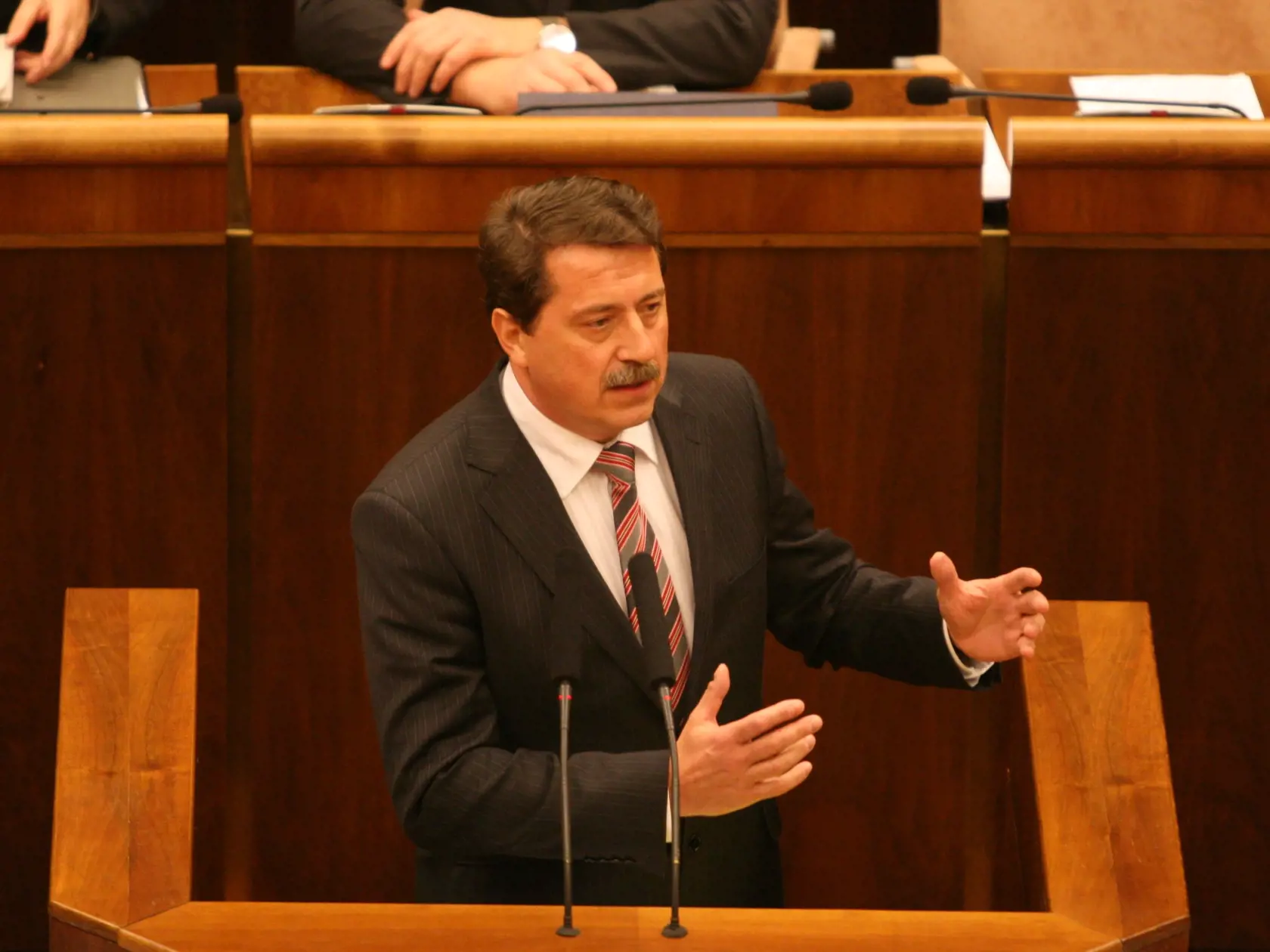 Nebohý politik Pavol Paška, Martin a Maroš sú jeho synovci.