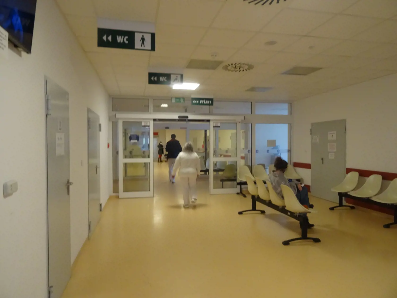 Priestory urgentného príjmu boli mimoriadne prázdne a pokojné.