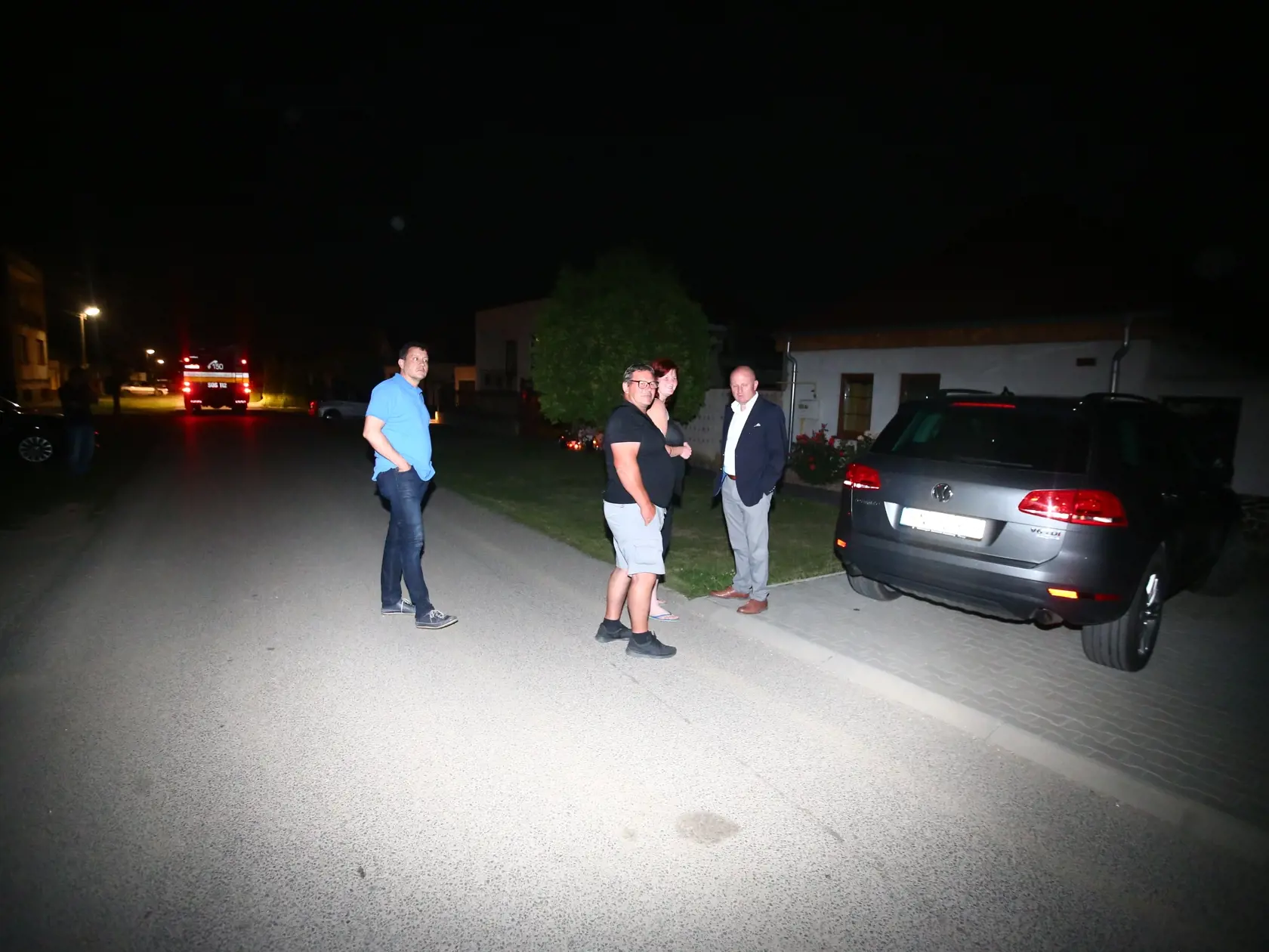 Nedávno polícia urobila vyšetrovací pokus pri objasňovaní vraždy Jána Kuciaka a Martiny Kušnírovej vo Veľkej Mači. Na snímke zľava, právnik  Daniel Lipšic, otec Jána Jozef Kuciak a právnik Roman Kvasnica.