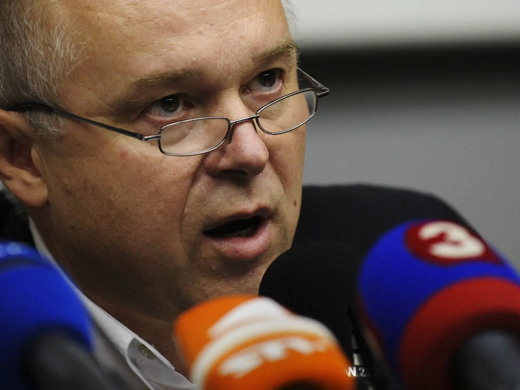 Riaditeľ výroby programu STV Juraj Dobiš počas tlačovej konferencie 8. októbra 2008 v Bratislave.