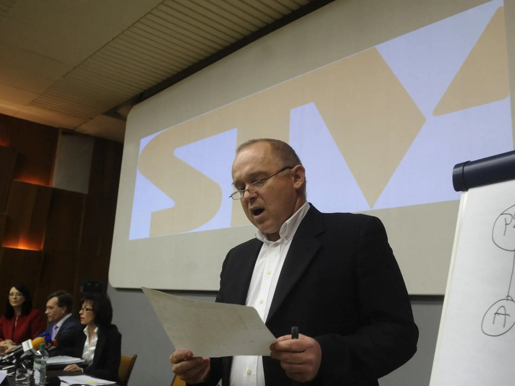 Na snímke riaditeľ výroby programu STV Juraj Dobiš počas tlačovej konferencie 8. októbra 2008 v Bratislave.