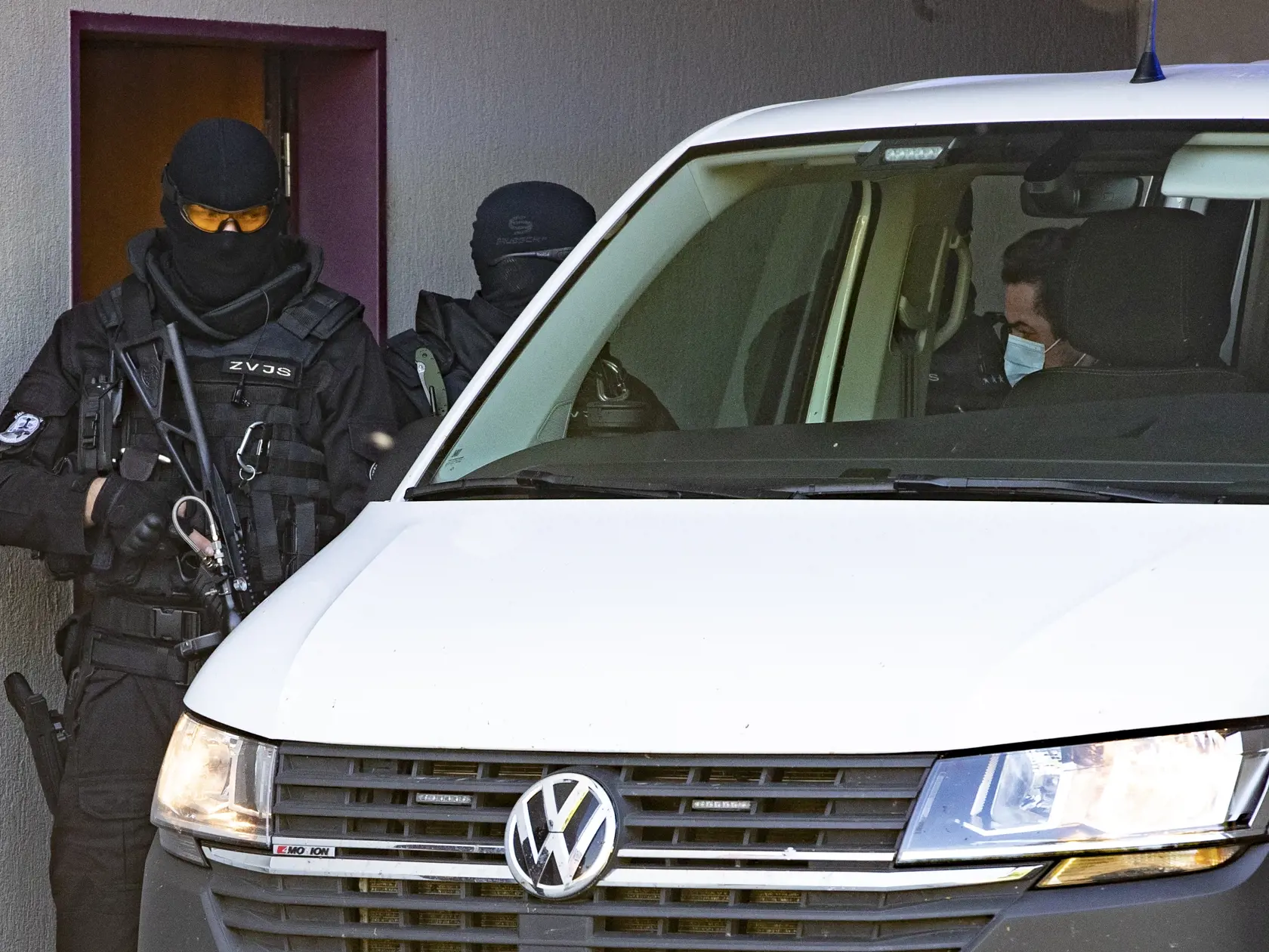 Pojednávanie v kauze zmenky na Špecializovanom trestnom súde v Pezinku. Samostatné konanie v prípade obžalovaného Štefana Agha. Na snímke je transport obžalovaného Mariána Kočnera.