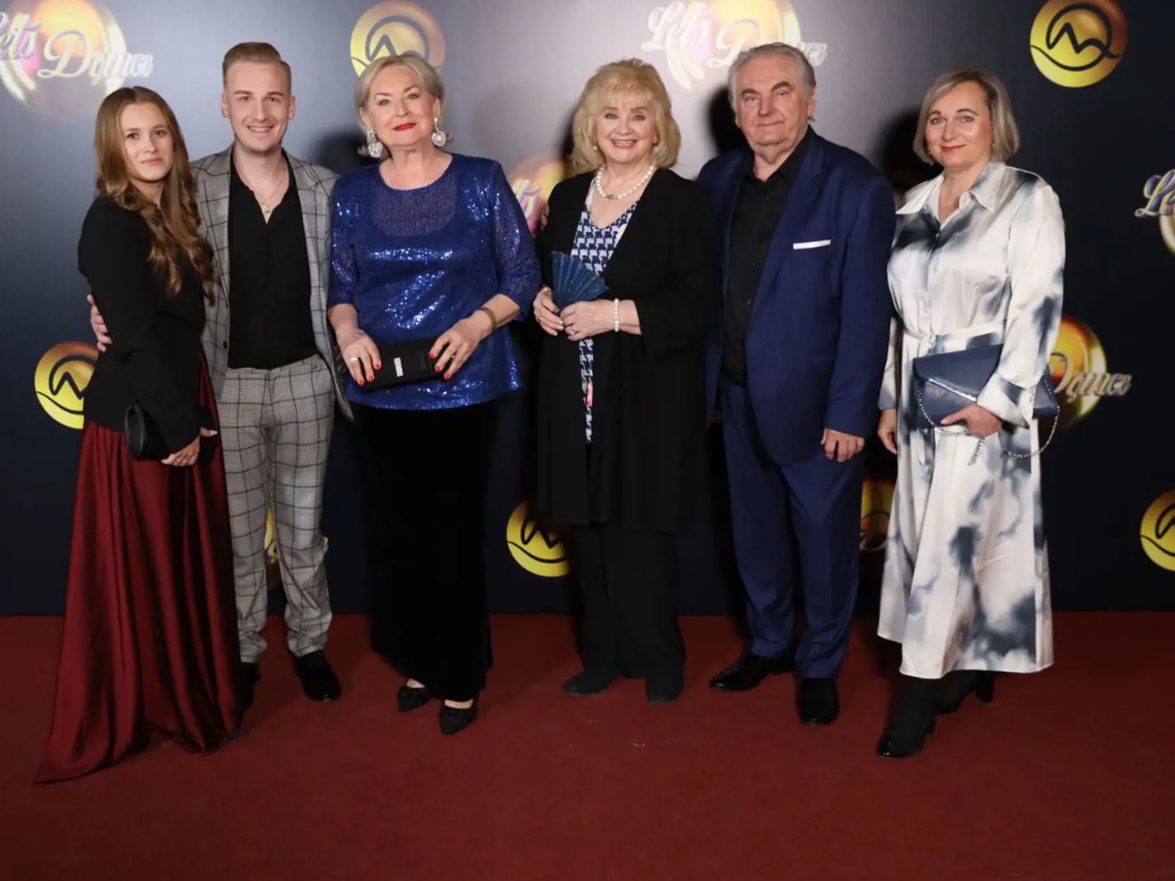 Bolo im veselo! Hlásateľky Ada Straková, Nora Beňačková a spevák Peter Stašák.