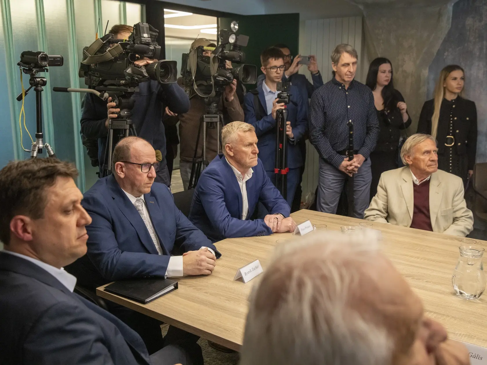 Na snimke je prvé zasadnutie Rady pre šport ministra Cestovného ruchu a športu Rudolfa Huliaka.
Minister Rudolf Huliak predstavuje Radu ministra pre šport.