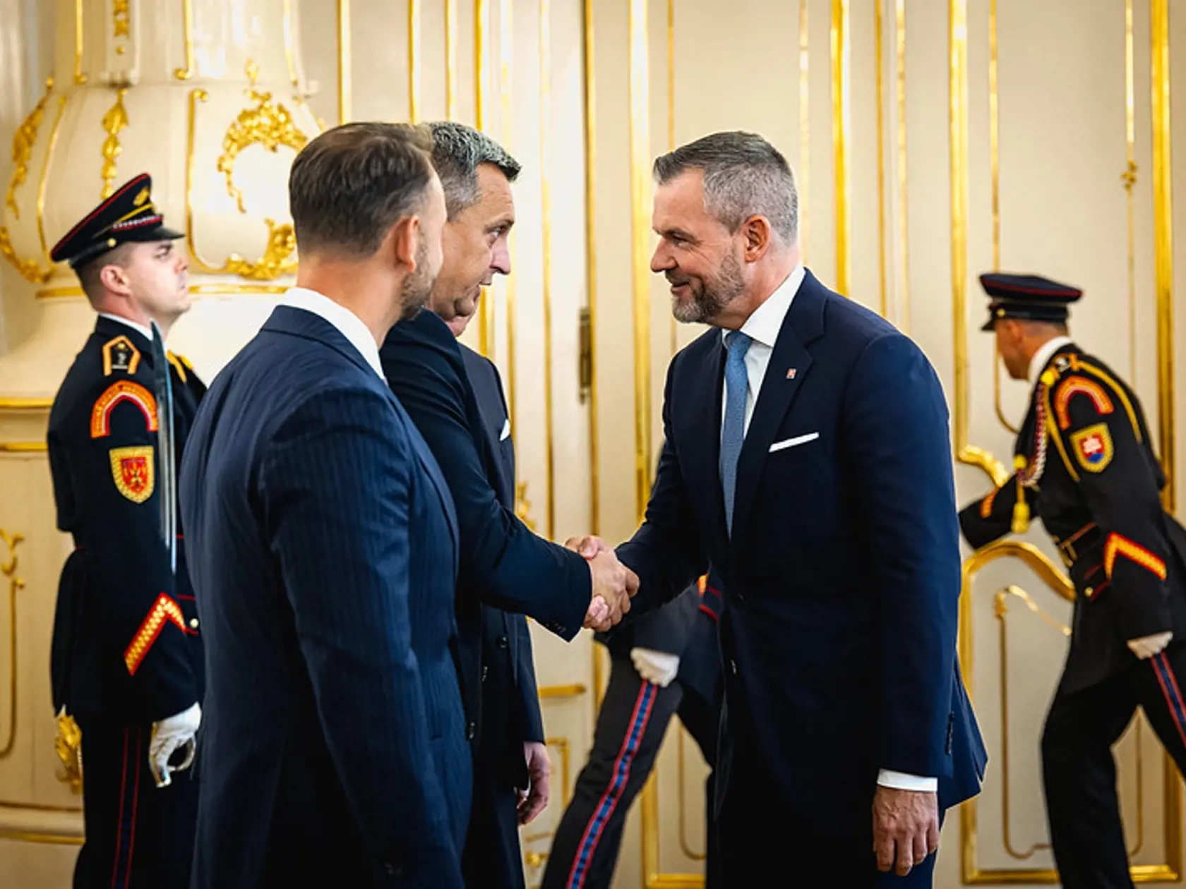 Prezident prijal lídrov koaličných strán, v utorok privíta i zástupcov opozície