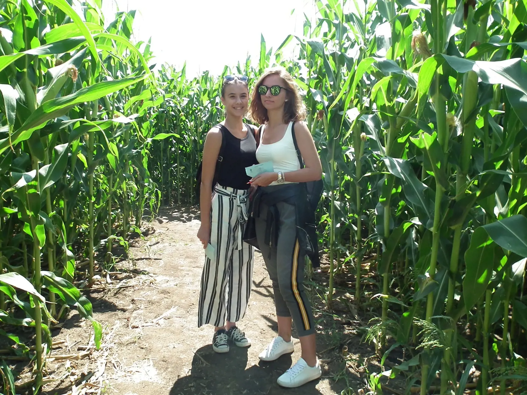 „Je to tu naozaj super,“ netajili Lilla (14, vľavo) z Veľkej Mače a Viktória (19) z Galanty.