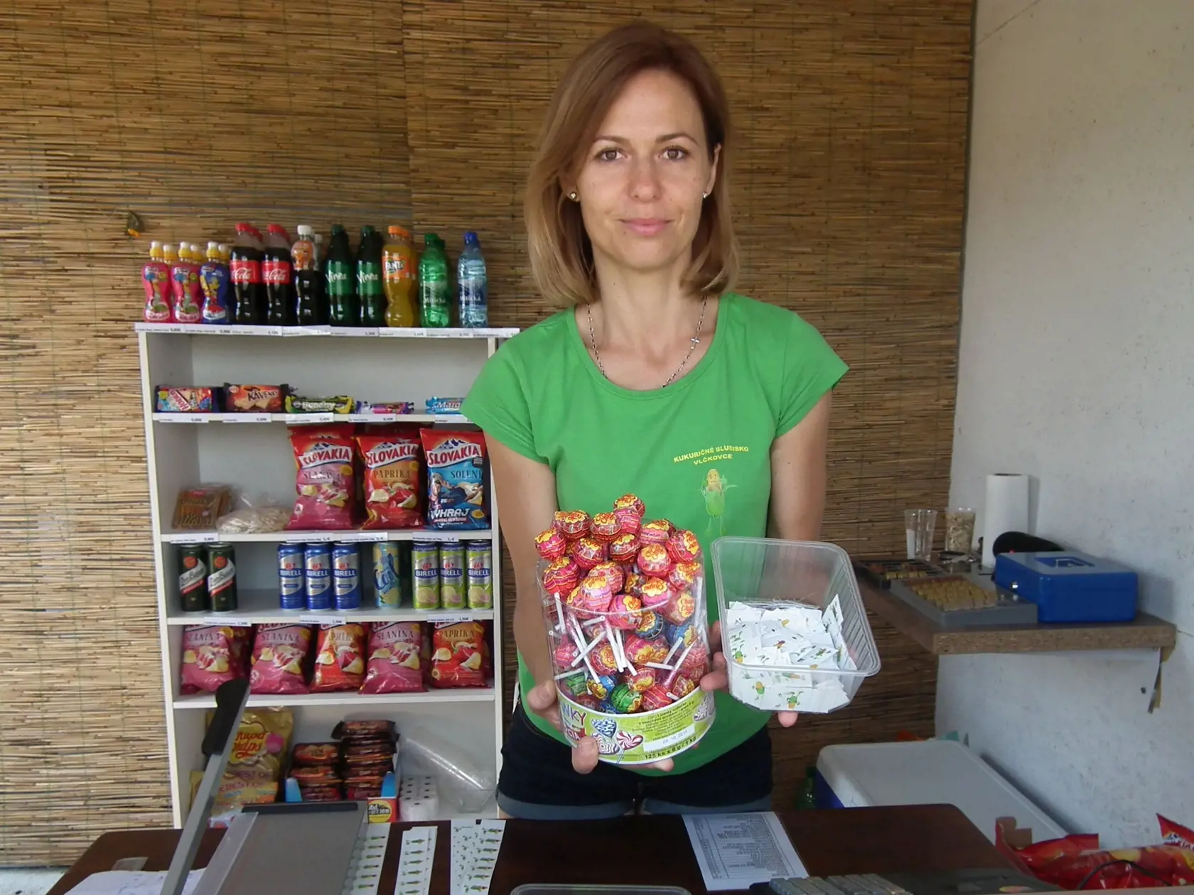 „Denne tu býva naozaj veľmi veľa ľudí. Deti navyše dostávajú lízatko aj nálepku podľa svojho výberu,“ prezradila Erika (38).