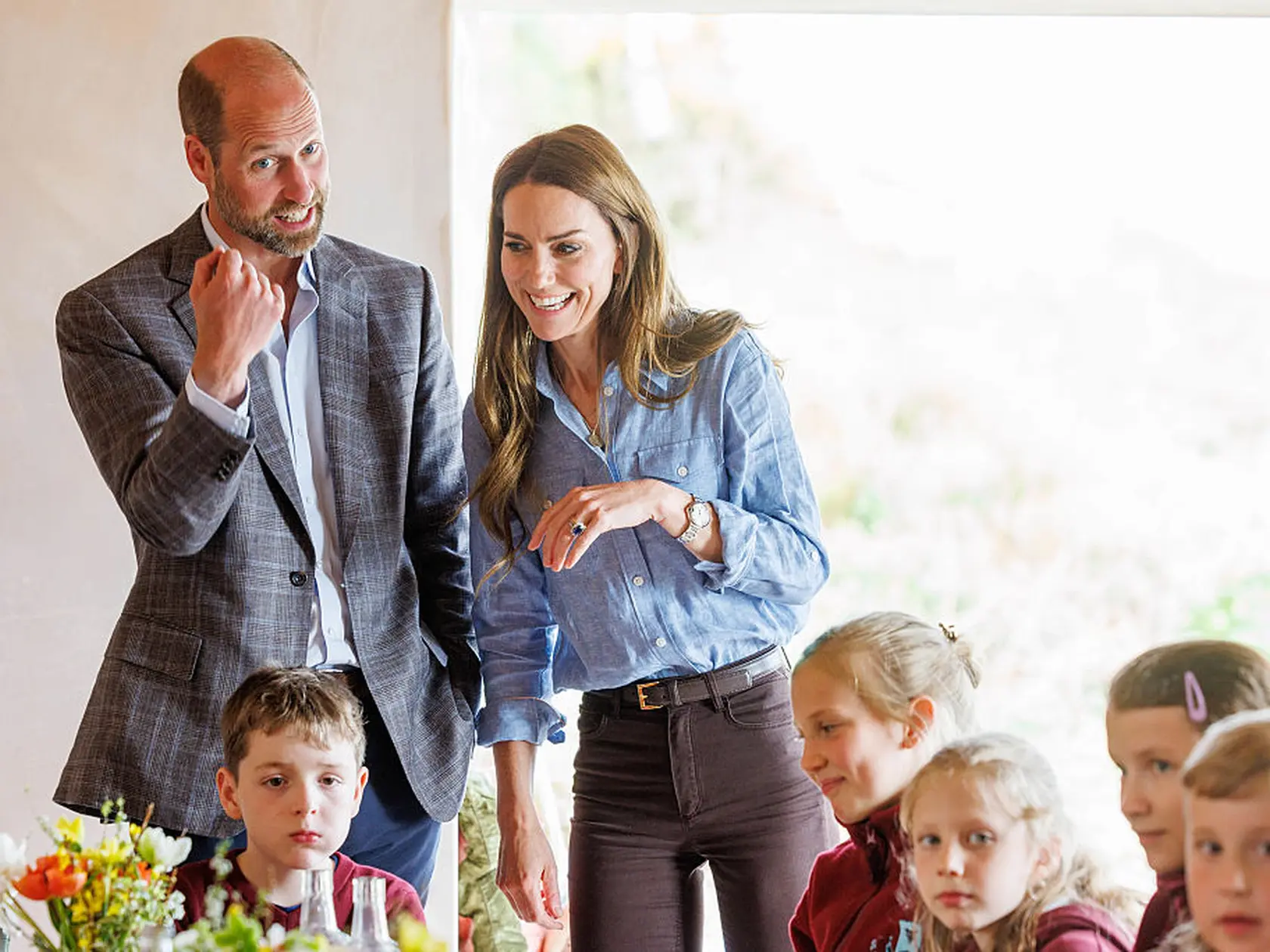 Princ William a princezná Kate sa po chorobe veľa smejú. 