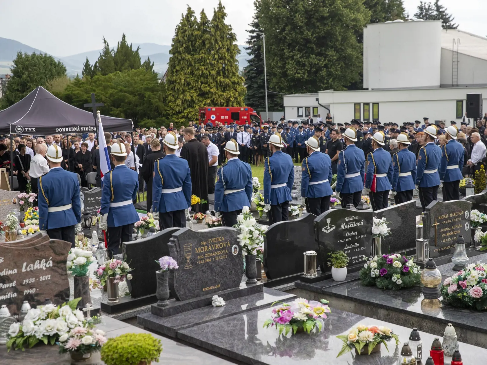 Na snímke je pohreb hasiča Lukáša Hrušovského v Trenčianskych Stankovciach, ktorý tragický zahynul pri výkone povolania.