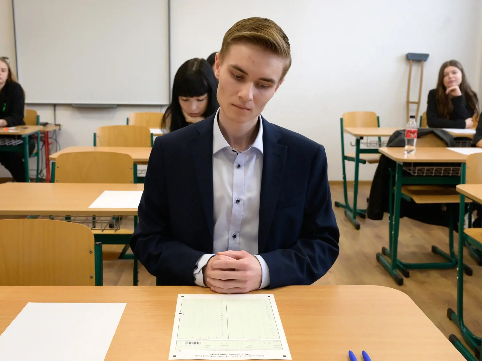 Na snímke príprava na písomné maturitné skúšky na Konzervatóriu Dezidera Kardoša v Topoľčanoch 11. marca 2025.