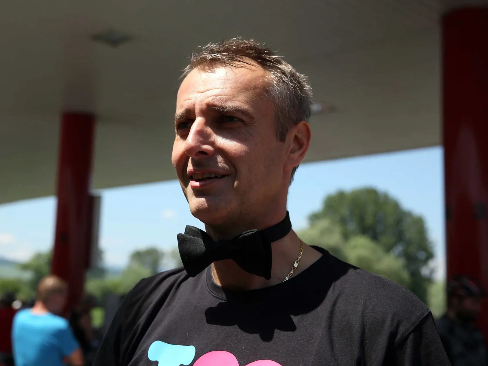 V "špeciálnom" outfite!