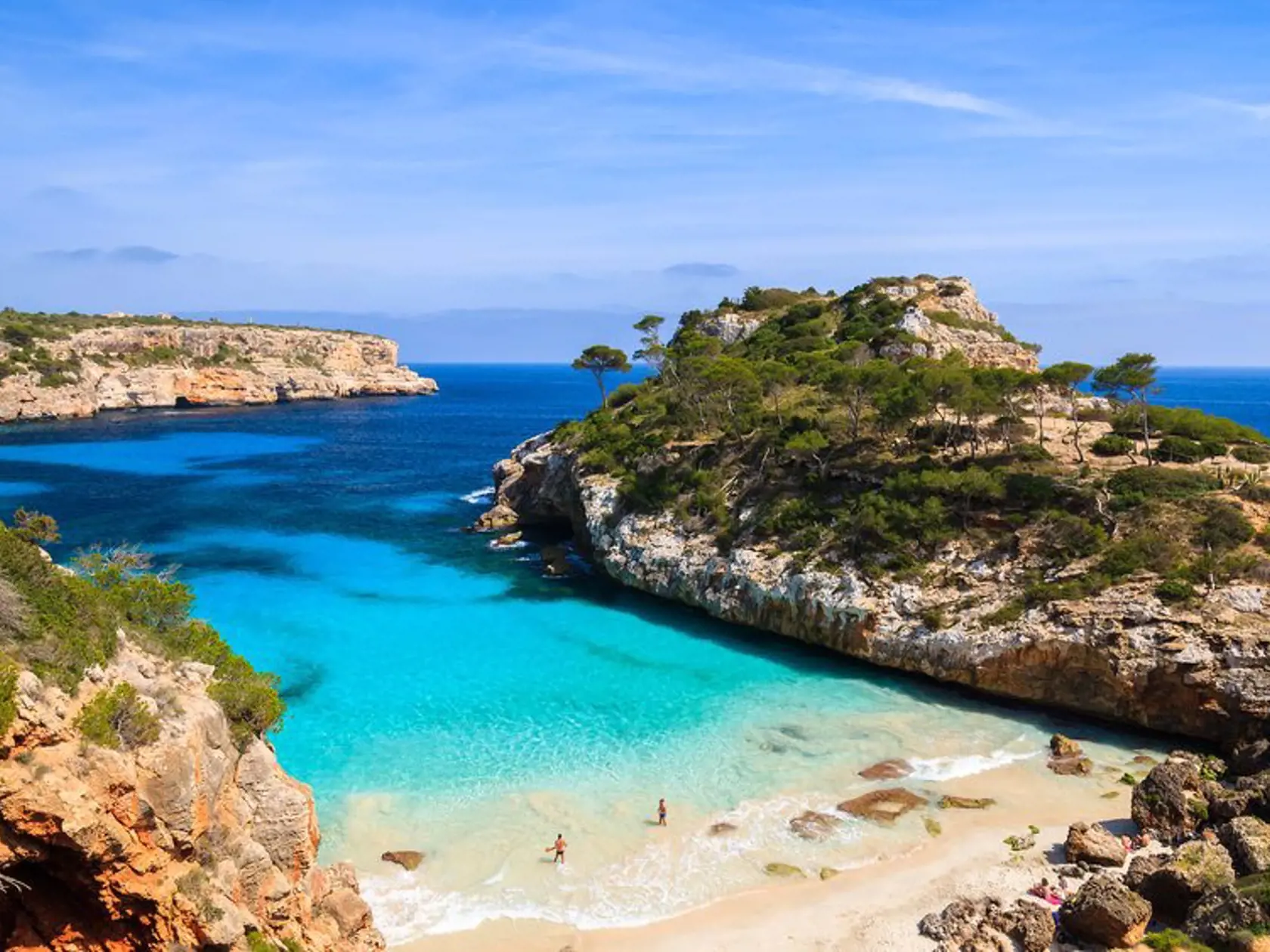 Nové pravidlá v baroch na párty pláži majú krotiť bujarých turistov
