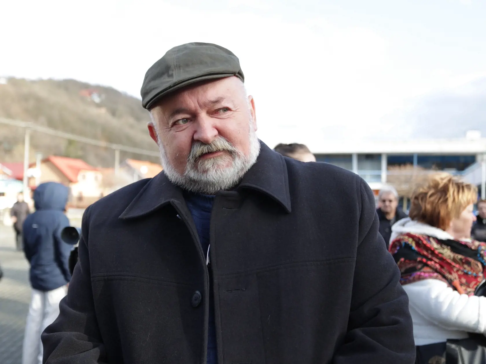 Otec sympatickej umelkyne, Tibor Kosec, je na svoju dcéru mimoriadne hrdý. “To sa nedá ani opísať. Ešte keď bola maličká, tak mi zahlásila, že “oco, ja budem kováč”. Teraz je prakticky jednou z dvoch kováčiek na Slovensku, ktoré sú aktívne a hoci je výborná v remeselných veciach, ide aj dosť výrazne do umenia. Stále všetko spolu konzultujeme a vždy sa so mnou radí. Verím, že ju ešte dlho budem zušľachťovať v týchto veciach,” poznamenal s úsmevom.